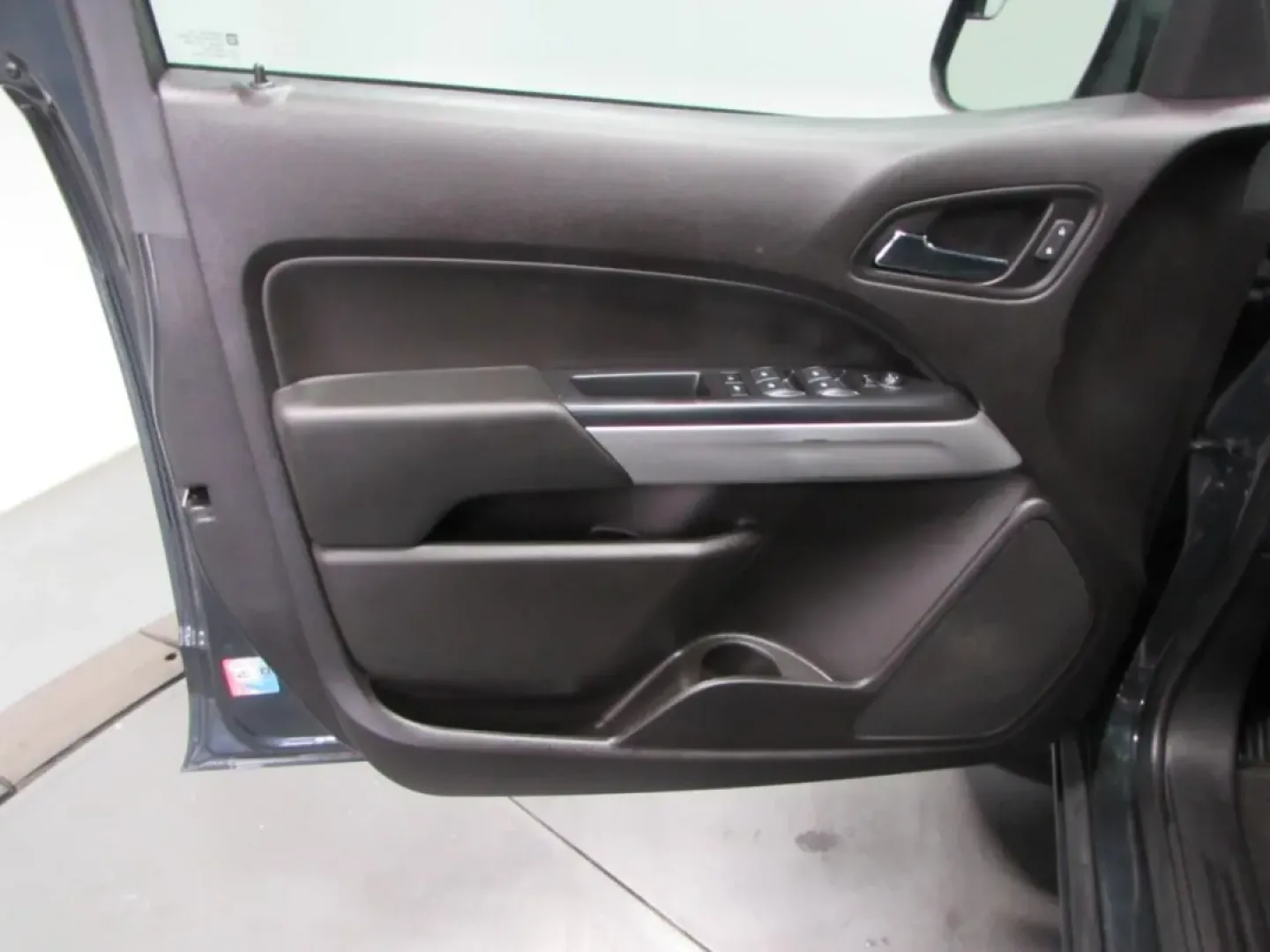 2018 /Black Chevrolet Colorado LT (1GCGTCEN2J1) with an Other engine, located at 12836 Highway 21, De Soto, MO, 63020, (636) 337-7777, 38.151867, -90.575615 - **Unleash Your Adventurous Spirit with the 2018 Chevrolet Colorado at Pettus Ford De Soto!**<br /> <br /> For those who crave the thrill of the open road and the flexibility of a capable truck, the 2018 Chevrolet Colorado is the perfect companion. Imagine yourself embarking on weekend getaways with - Photo#13