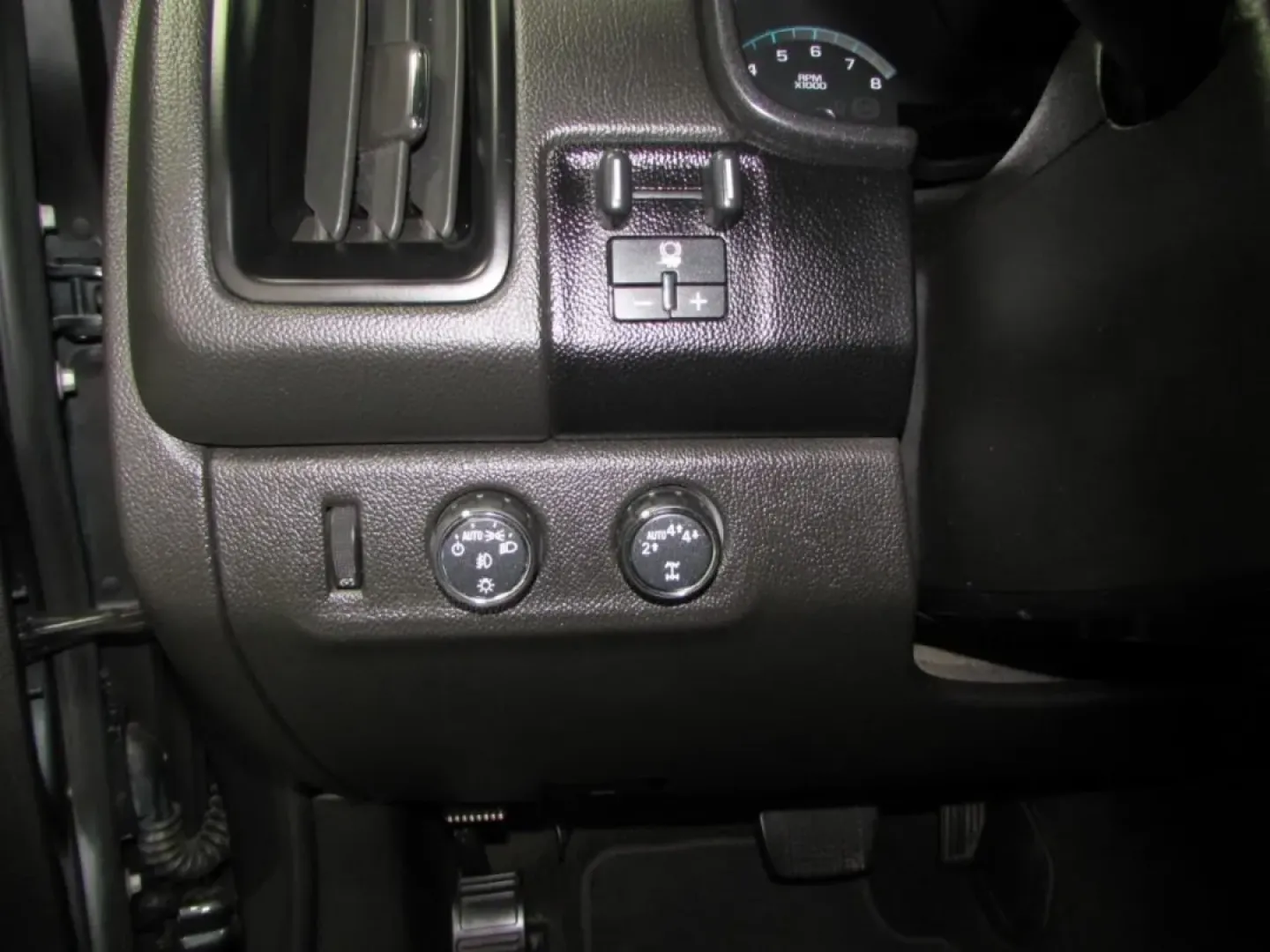 2018 /Black Chevrolet Colorado LT (1GCGTCEN2J1) with an Other engine, located at 12836 Highway 21, De Soto, MO, 63020, (636) 337-7777, 38.151867, -90.575615 - **Unleash Your Adventurous Spirit with the 2018 Chevrolet Colorado at Pettus Ford De Soto!**<br /> <br /> For those who crave the thrill of the open road and the flexibility of a capable truck, the 2018 Chevrolet Colorado is the perfect companion. Imagine yourself embarking on weekend getaways with - Photo#15