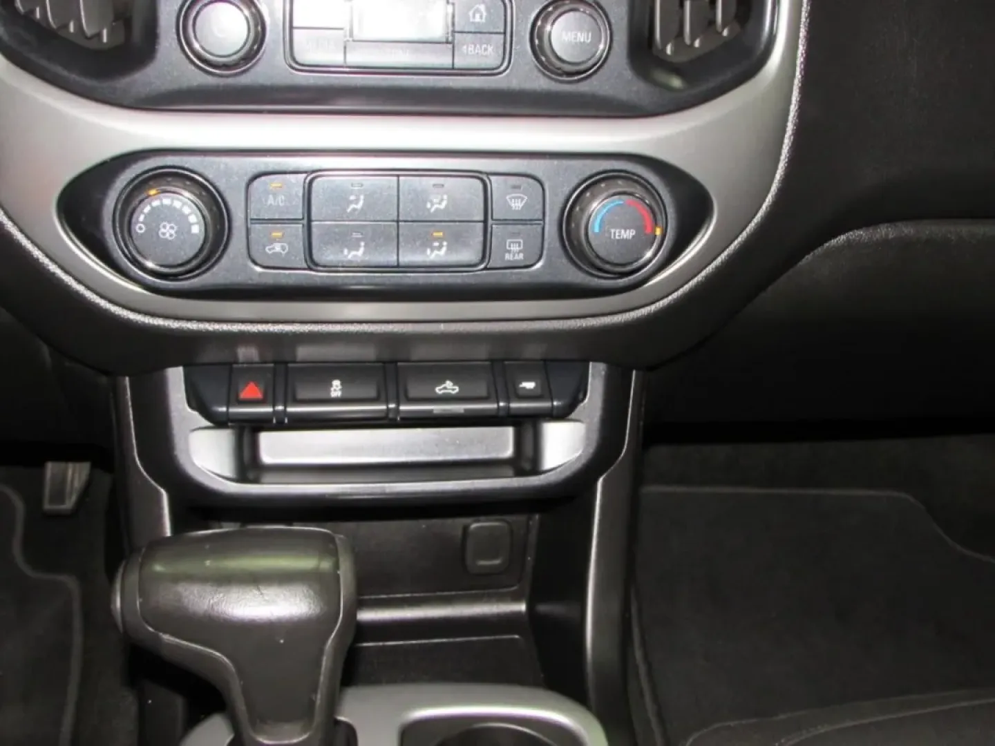 2018 /Black Chevrolet Colorado LT (1GCGTCEN2J1) with an Other engine, located at 12836 Highway 21, De Soto, MO, 63020, (636) 337-7777, 38.151867, -90.575615 - **Unleash Your Adventurous Spirit with the 2018 Chevrolet Colorado at Pettus Ford De Soto!**<br /> <br /> For those who crave the thrill of the open road and the flexibility of a capable truck, the 2018 Chevrolet Colorado is the perfect companion. Imagine yourself embarking on weekend getaways with - Photo#21