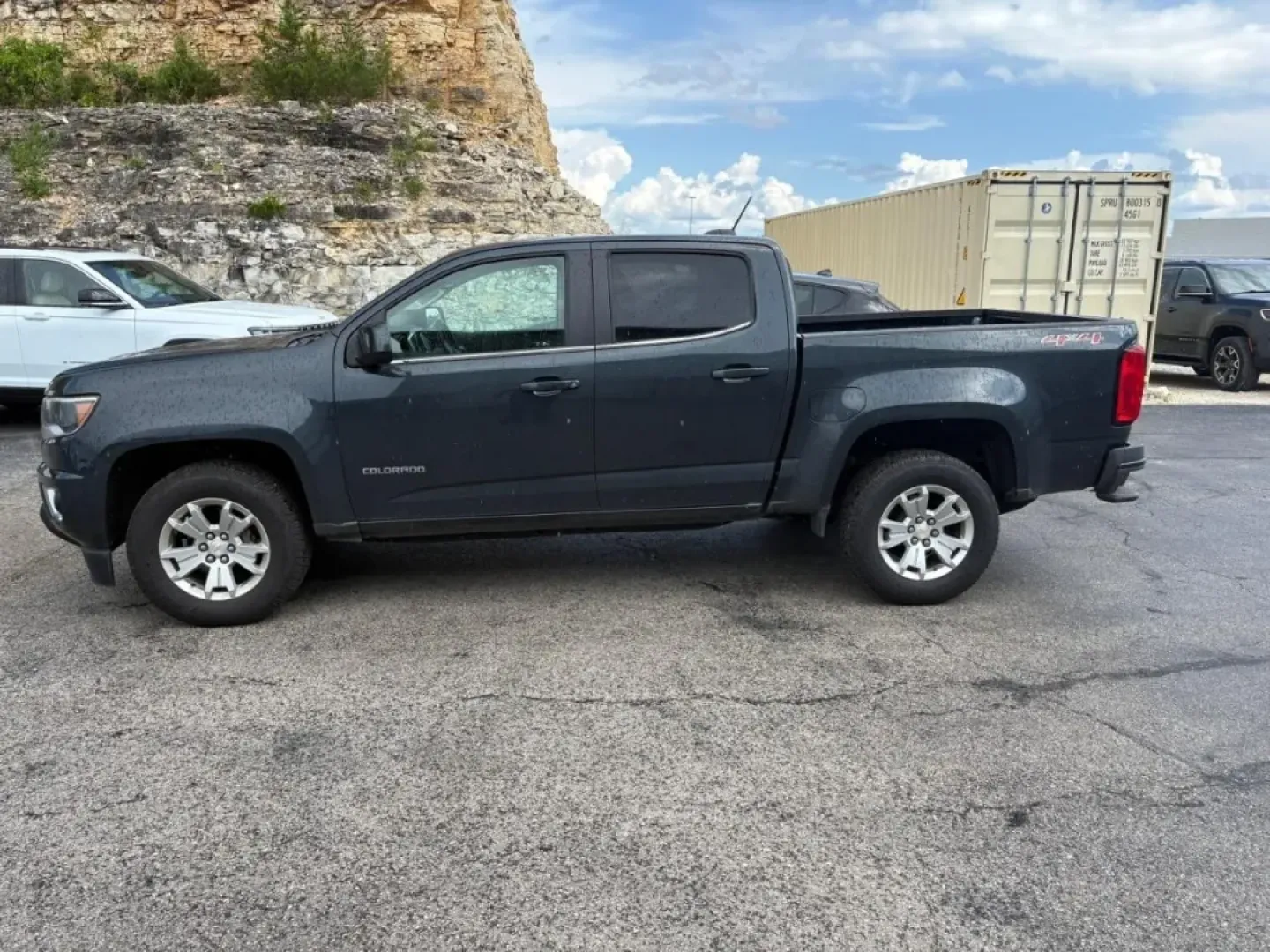 2018 /Black Chevrolet Colorado LT (1GCGTCEN2J1) with an Other engine, located at 12836 Highway 21, De Soto, MO, 63020, (636) 337-7777, 38.151867, -90.575615 - **Unleash Your Adventurous Spirit with the 2018 Chevrolet Colorado at Pettus Ford De Soto!**<br /> <br /> For those who crave the thrill of the open road and the flexibility of a capable truck, the 2018 Chevrolet Colorado is the perfect companion. Imagine yourself embarking on weekend getaways with - Photo#27