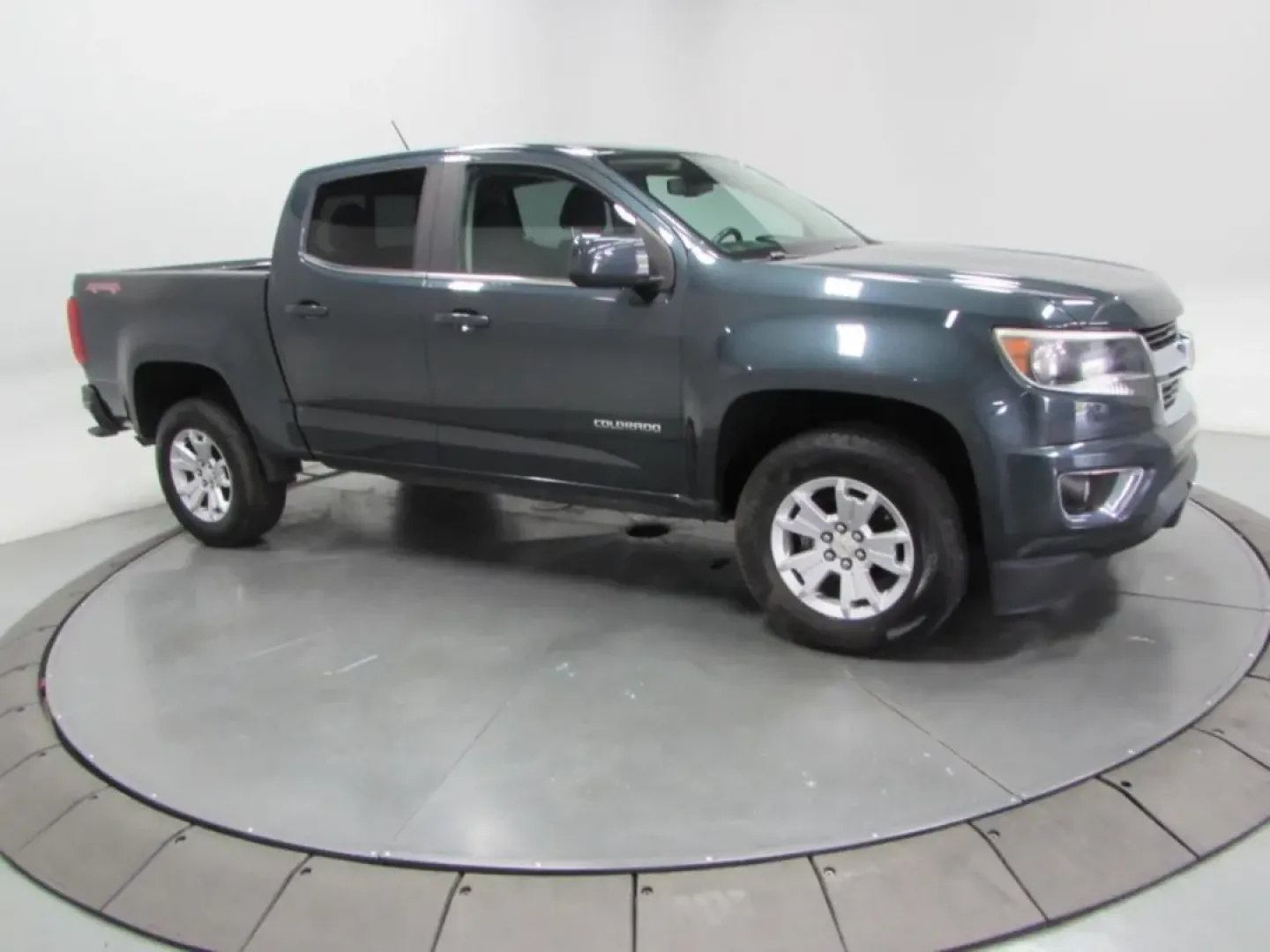 2018 /Black Chevrolet Colorado LT (1GCGTCEN2J1) with an Other engine, located at 12836 Highway 21, De Soto, MO, 63020, (636) 337-7777, 38.151867, -90.575615 - **Unleash Your Adventurous Spirit with the 2018 Chevrolet Colorado at Pettus Ford De Soto!**<br /> <br /> For those who crave the thrill of the open road and the flexibility of a capable truck, the 2018 Chevrolet Colorado is the perfect companion. Imagine yourself embarking on weekend getaways with - Photo#3