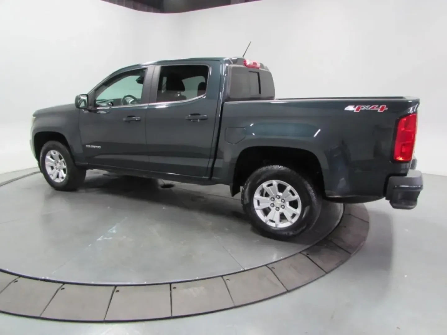 2018 /Black Chevrolet Colorado LT (1GCGTCEN2J1) with an Other engine, located at 12836 Highway 21, De Soto, MO, 63020, (636) 337-7777, 38.151867, -90.575615 - **Unleash Your Adventurous Spirit with the 2018 Chevrolet Colorado at Pettus Ford De Soto!**<br /> <br /> For those who crave the thrill of the open road and the flexibility of a capable truck, the 2018 Chevrolet Colorado is the perfect companion. Imagine yourself embarking on weekend getaways with - Photo#4