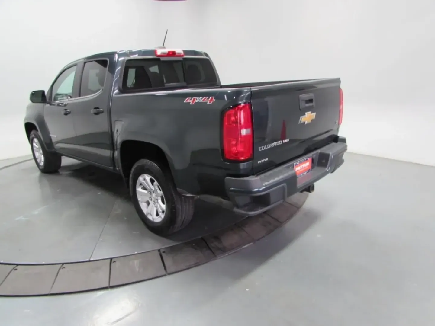2018 /Black Chevrolet Colorado LT (1GCGTCEN2J1) with an Other engine, located at 12836 Highway 21, De Soto, MO, 63020, (636) 337-7777, 38.151867, -90.575615 - **Unleash Your Adventurous Spirit with the 2018 Chevrolet Colorado at Pettus Ford De Soto!**<br /> <br /> For those who crave the thrill of the open road and the flexibility of a capable truck, the 2018 Chevrolet Colorado is the perfect companion. Imagine yourself embarking on weekend getaways with - Photo#5