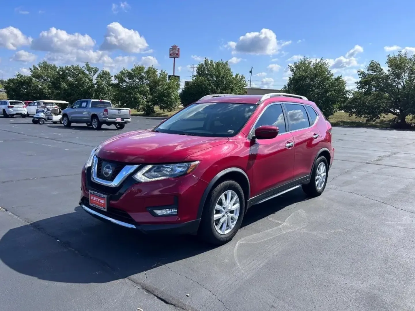 2017 /Charcoal Cloth Nissan Rogue SV (JN8AT2MT6HW) with an 2.5L DOHC 16-Valve I4 engine, Automatic transmission, located at 970 Woodlawn Dr., Farmington, MO, 63640, (573) 431-7800, 37.825642, -90.468674 - **Discover Your Next Adventure with the 2017 Nissan Rogue SV at Pettus CDJR Farmington!**<br /> <br /> Are you a growing family seeking the perfect blend of comfort, versatility, and efficiency for your daily adventures? Look no further! The 2017 Nissan Rogue SV, available at Pettus CDJR Farmington, - Photo#6