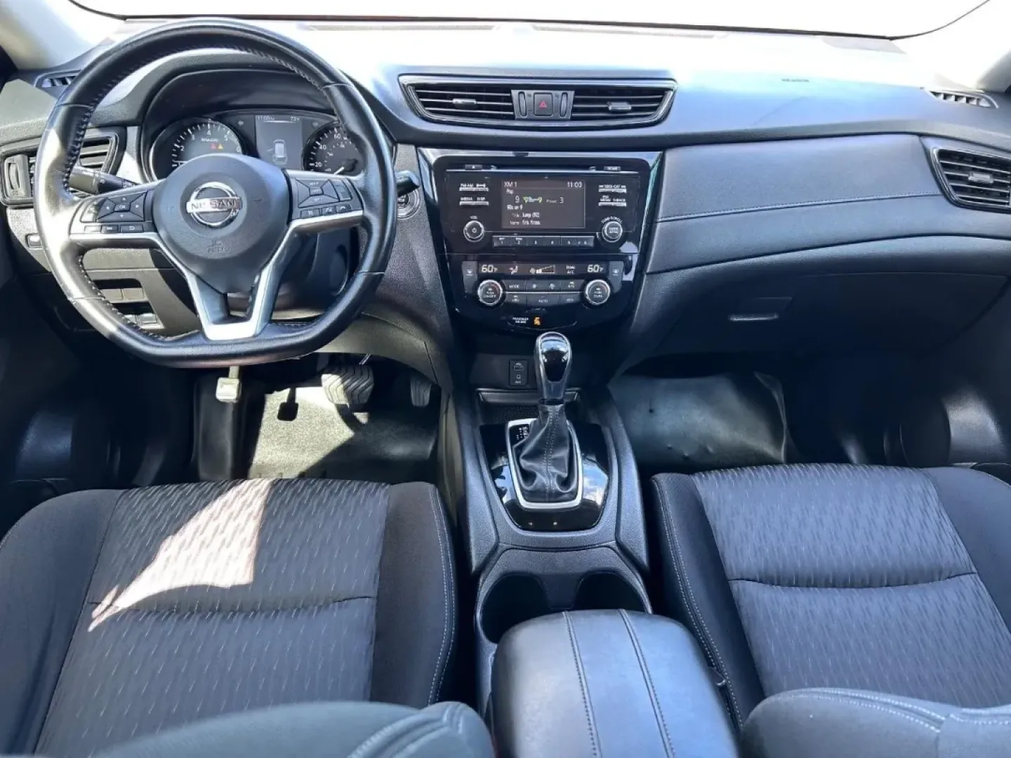 2017 /Charcoal Cloth Nissan Rogue SV (JN8AT2MT6HW) with an 2.5L DOHC 16-Valve I4 engine, Automatic transmission, located at 970 Woodlawn Dr., Farmington, MO, 63640, (573) 431-7800, 37.825642, -90.468674 - **Discover Your Next Adventure with the 2017 Nissan Rogue SV at Pettus CDJR Farmington!**<br /> <br /> Are you a growing family seeking the perfect blend of comfort, versatility, and efficiency for your daily adventures? Look no further! The 2017 Nissan Rogue SV, available at Pettus CDJR Farmington, - Photo#9