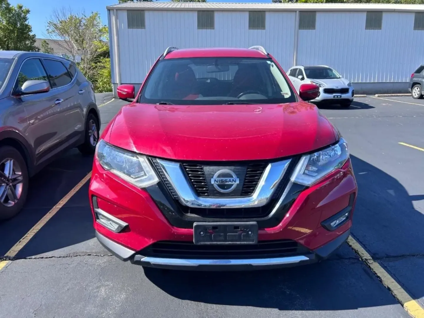 2017 /Charcoal Cloth Nissan Rogue SV (JN8AT2MT6HW) with an 2.5L DOHC 16-Valve I4 engine, Automatic transmission, located at 970 Woodlawn Dr., Farmington, MO, 63640, (573) 431-7800, 37.825642, -90.468674 - **Discover Your Next Adventure with the 2017 Nissan Rogue SV at Pettus CDJR Farmington!**<br /> <br /> Are you a growing family seeking the perfect blend of comfort, versatility, and efficiency for your daily adventures? Look no further! The 2017 Nissan Rogue SV, available at Pettus CDJR Farmington, - Photo#1