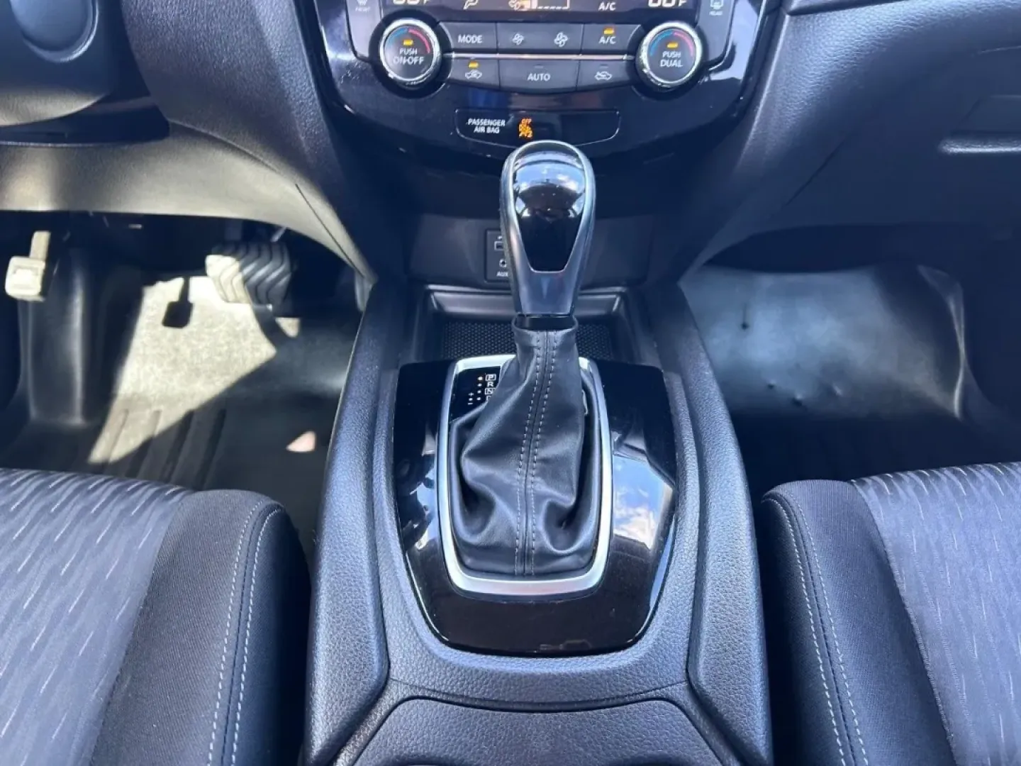 2017 /Charcoal Cloth Nissan Rogue SV (JN8AT2MT6HW) with an 2.5L DOHC 16-Valve I4 engine, Automatic transmission, located at 970 Woodlawn Dr., Farmington, MO, 63640, (573) 431-7800, 37.825642, -90.468674 - **Discover Your Next Adventure with the 2017 Nissan Rogue SV at Pettus CDJR Farmington!**<br /> <br /> Are you a growing family seeking the perfect blend of comfort, versatility, and efficiency for your daily adventures? Look no further! The 2017 Nissan Rogue SV, available at Pettus CDJR Farmington, - Photo#15