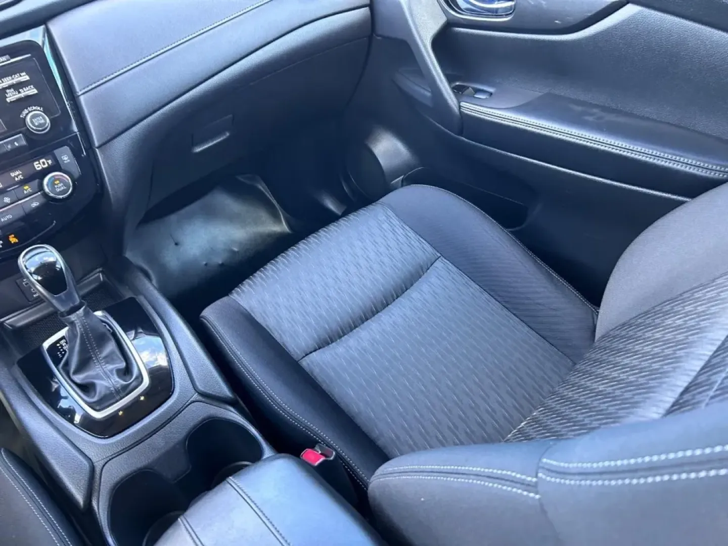 2017 /Charcoal Cloth Nissan Rogue SV (JN8AT2MT6HW) with an 2.5L DOHC 16-Valve I4 engine, Automatic transmission, located at 970 Woodlawn Dr., Farmington, MO, 63640, (573) 431-7800, 37.825642, -90.468674 - **Discover Your Next Adventure with the 2017 Nissan Rogue SV at Pettus CDJR Farmington!**<br /> <br /> Are you a growing family seeking the perfect blend of comfort, versatility, and efficiency for your daily adventures? Look no further! The 2017 Nissan Rogue SV, available at Pettus CDJR Farmington, - Photo#16
