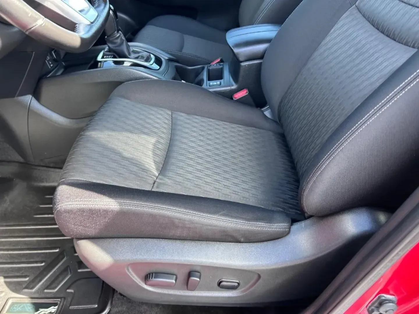2017 /Charcoal Cloth Nissan Rogue SV (JN8AT2MT6HW) with an 2.5L DOHC 16-Valve I4 engine, Automatic transmission, located at 970 Woodlawn Dr., Farmington, MO, 63640, (573) 431-7800, 37.825642, -90.468674 - **Discover Your Next Adventure with the 2017 Nissan Rogue SV at Pettus CDJR Farmington!**<br /> <br /> Are you a growing family seeking the perfect blend of comfort, versatility, and efficiency for your daily adventures? Look no further! The 2017 Nissan Rogue SV, available at Pettus CDJR Farmington, - Photo#18