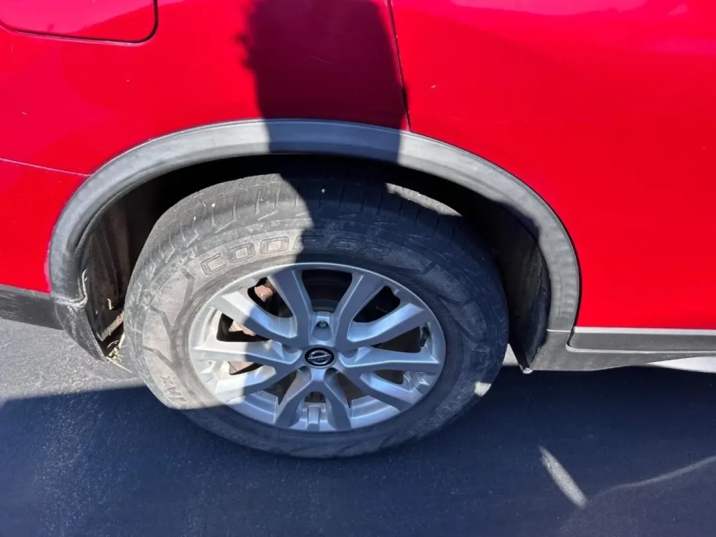 2017 /Charcoal Cloth Nissan Rogue SV (JN8AT2MT6HW) with an 2.5L DOHC 16-Valve I4 engine, Automatic transmission, located at 970 Woodlawn Dr., Farmington, MO, 63640, (573) 431-7800, 37.825642, -90.468674 - **Discover Your Next Adventure with the 2017 Nissan Rogue SV at Pettus CDJR Farmington!**<br /> <br /> Are you a growing family seeking the perfect blend of comfort, versatility, and efficiency for your daily adventures? Look no further! The 2017 Nissan Rogue SV, available at Pettus CDJR Farmington, - Photo#2
