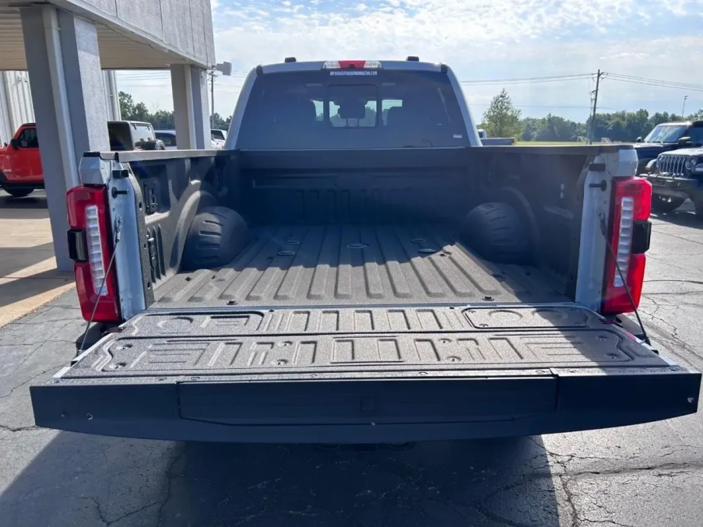 2025 /Black Onyx Leather Ford F-250SD Lariat (1FT8W2BM1SE) with an 6.7L engine, located at 141 Commercial Dr, Fredericktown, MO, 63645, (573) 783-6432, 37.570087, -90.320648 - **Unleash Your Adventure with the 2025 Ford F-250SD Lariat Perfect for Weekend Warriors and Workday Heroes!**<br /> <br /> If you're on the hunt for a robust truck that seamlessly blends utility and comfort, look no further than the stunning 2025 Ford F-250SD Lariat available at Pettus Ford Frederi - Photo#4