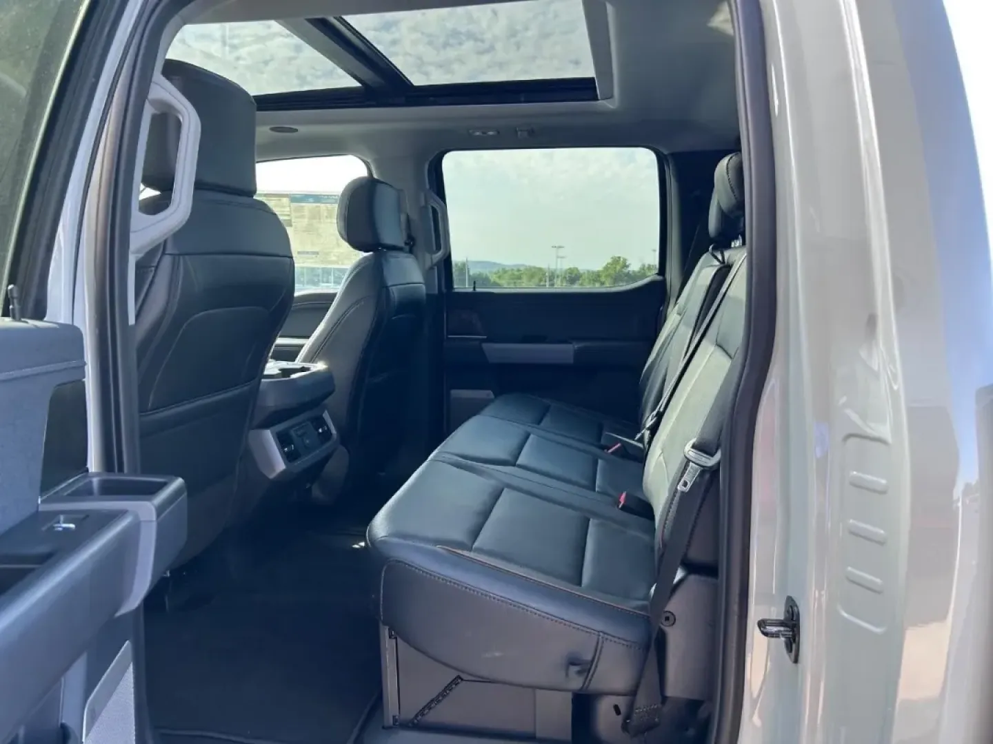 2025 /Black Onyx Leather Ford F-250SD Lariat (1FT8W2BM1SE) with an 6.7L engine, located at 141 Commercial Dr, Fredericktown, MO, 63645, (573) 783-6432, 37.570087, -90.320648 - **Unleash Your Adventure with the 2025 Ford F-250SD Lariat Perfect for Weekend Warriors and Workday Heroes!**<br /> <br /> If you're on the hunt for a robust truck that seamlessly blends utility and comfort, look no further than the stunning 2025 Ford F-250SD Lariat available at Pettus Ford Frederi - Photo#8