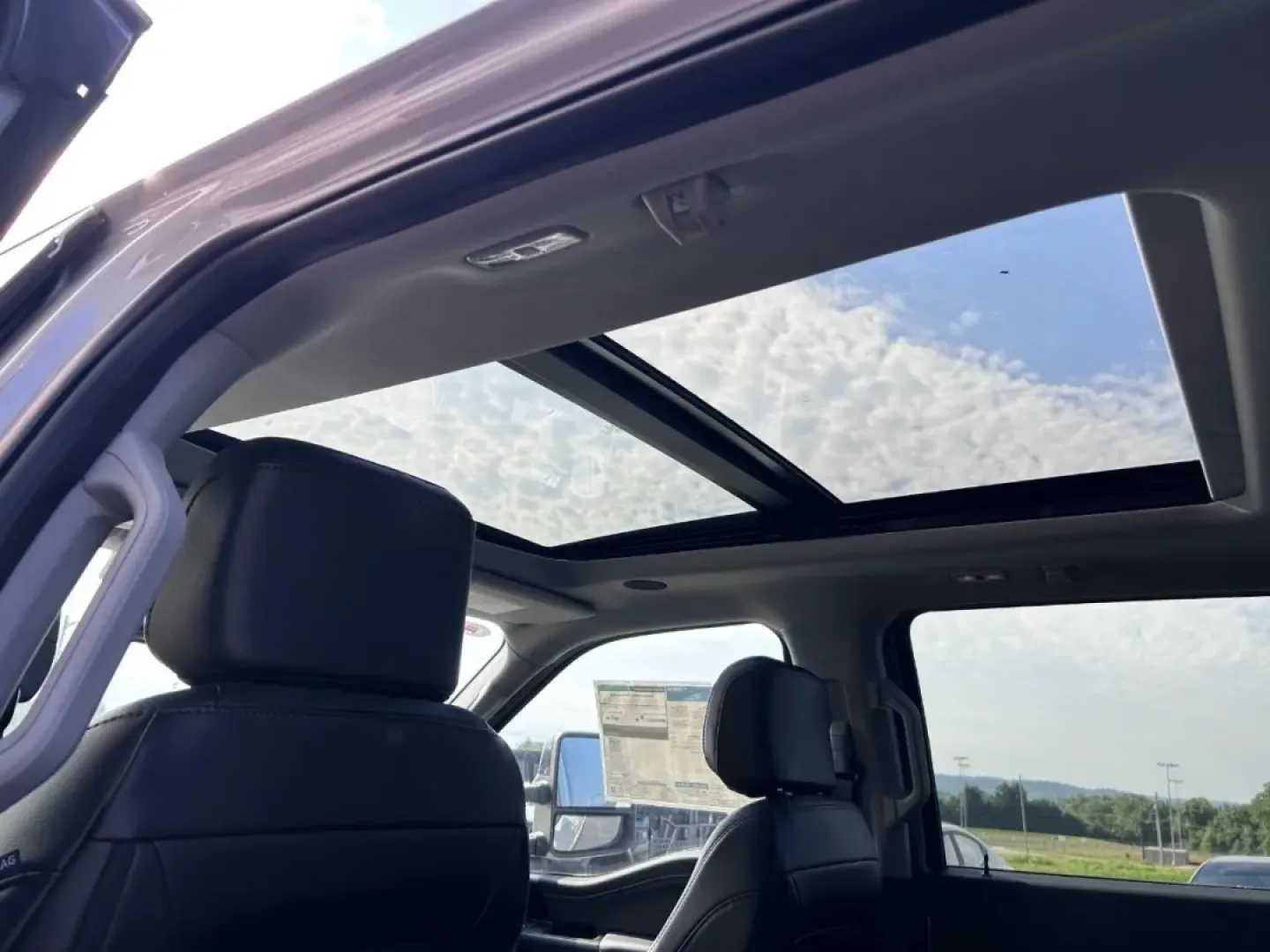 2025 /Black Onyx Leather Ford F-250SD Lariat (1FT8W2BM1SE) with an 6.7L engine, located at 141 Commercial Dr, Fredericktown, MO, 63645, (573) 783-6432, 37.570087, -90.320648 - **Unleash Your Adventure with the 2025 Ford F-250SD Lariat Perfect for Weekend Warriors and Workday Heroes!**<br /> <br /> If you're on the hunt for a robust truck that seamlessly blends utility and comfort, look no further than the stunning 2025 Ford F-250SD Lariat available at Pettus Ford Frederi - Photo#9