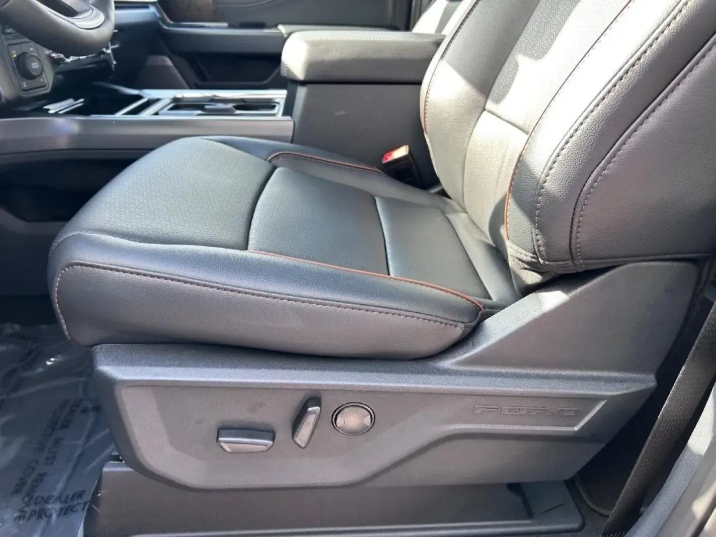 2025 /Black Onyx Leather Ford F-250SD Lariat (1FT8W2BM1SE) with an 6.7L engine, located at 141 Commercial Dr, Fredericktown, MO, 63645, (573) 783-6432, 37.570087, -90.320648 - **Unleash Your Adventure with the 2025 Ford F-250SD Lariat Perfect for Weekend Warriors and Workday Heroes!**<br /> <br /> If you're on the hunt for a robust truck that seamlessly blends utility and comfort, look no further than the stunning 2025 Ford F-250SD Lariat available at Pettus Ford Frederi - Photo#19