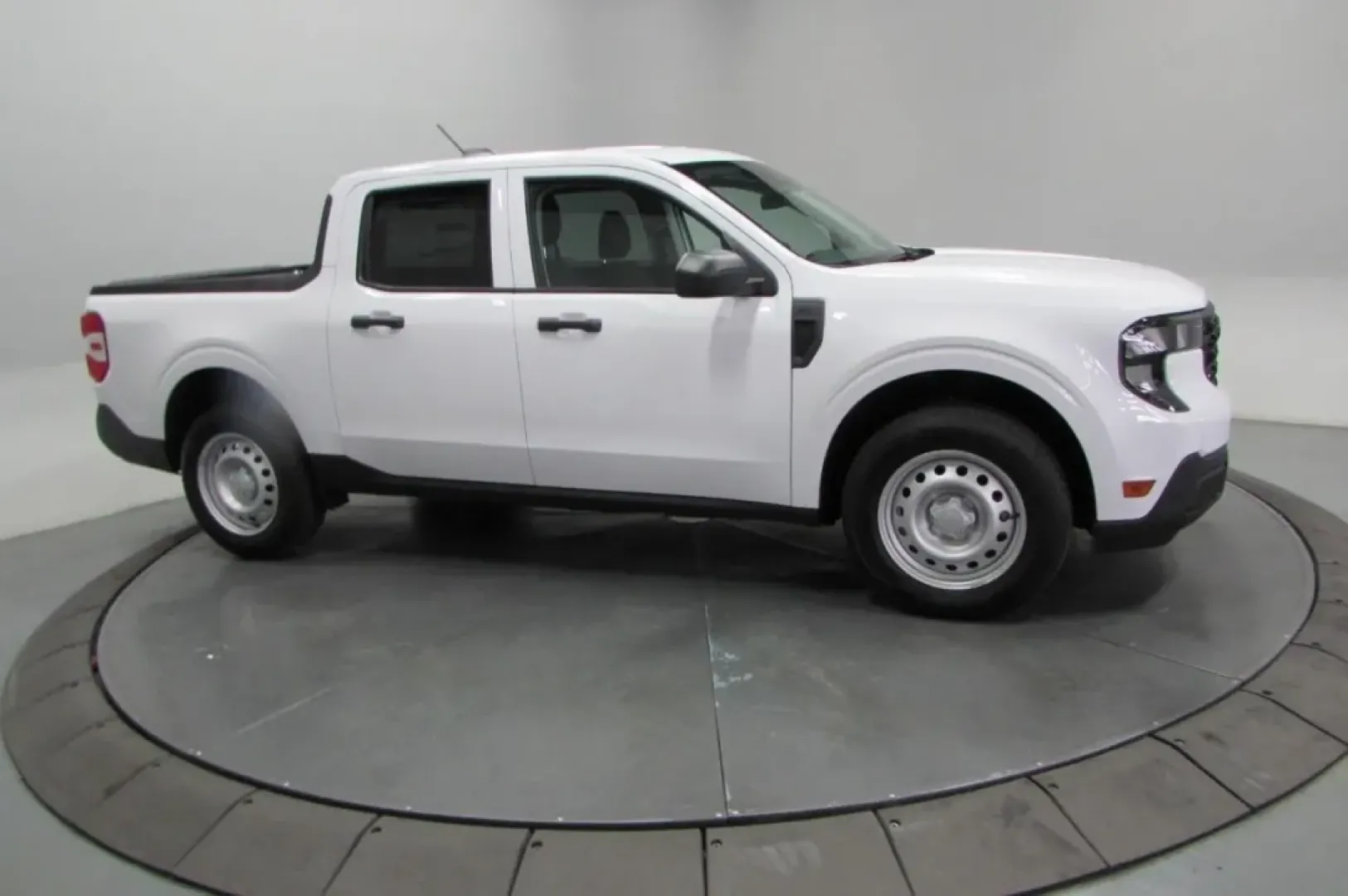 2025 /Cloth Ford Maverick XL (3FTTW8A30SR) with an 2.5L Hybrid engine, Automatic transmission, located at 12836 Highway 21, De Soto, MO, 63020, (636) 337-7777, 38.151867, -90.575615 - **Unleash Your Adventures with the 2025 Ford Maverick XL Perfect for Every Lifestyle!**<br /> <br /> Are you ready to elevate your daily commute, weekend adventures, or family road trips? Look no further than the **2025 Ford Maverick XL**, available now at **Pettus Ford De Soto**. Located convenien - Photo#3