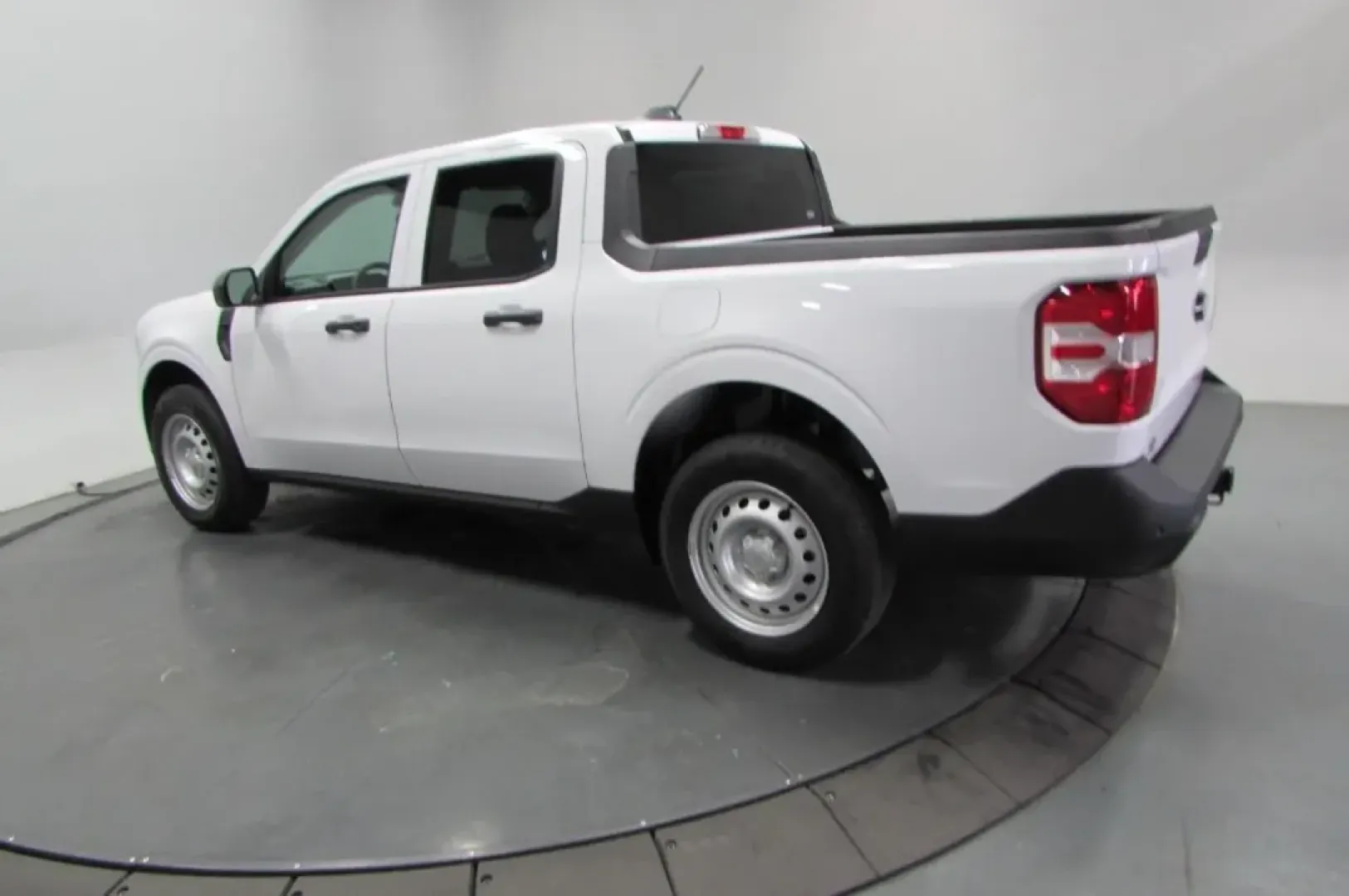 2025 /Cloth Ford Maverick XL (3FTTW8A30SR) with an 2.5L Hybrid engine, Automatic transmission, located at 12836 Highway 21, De Soto, MO, 63020, (636) 337-7777, 38.151867, -90.575615 - **Unleash Your Adventures with the 2025 Ford Maverick XL Perfect for Every Lifestyle!**<br /> <br /> Are you ready to elevate your daily commute, weekend adventures, or family road trips? Look no further than the **2025 Ford Maverick XL**, available now at **Pettus Ford De Soto**. Located convenien - Photo#4