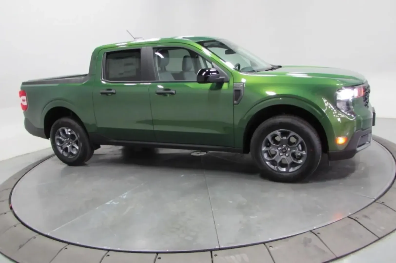 2025 /Navy Pier/Aspen Gray Leather Ford Maverick XLT (3FTTW8JA4SR) with an 2.0L engine, located at 12836 Highway 21, De Soto, MO, 63020, (636) 337-7777, 38.151867, -90.575615 - ### Get Ready for Adventure with the 2025 Ford Maverick XLT!<br /> <br /> Are you looking for the perfect vehicle to match your adventurous lifestyle? Whether you're a weekend warrior, a busy professional, or a growing family, the 2025 Ford Maverick XLT is designed to meet your needs while offering - Photo#3
