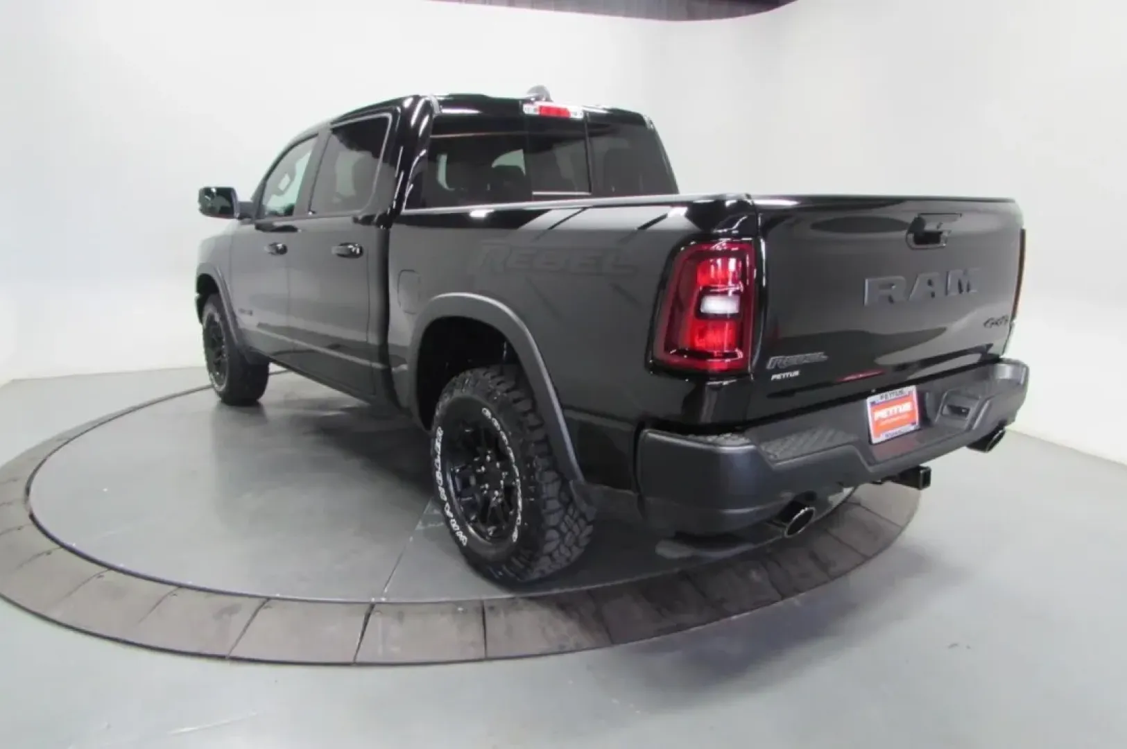 2026 /Black Leather Trimmed Ram 1500 Rebel (1C6SRFLP5TN) with an Other engine, Automatic transmission, located at 12830 Highway 21, De Soto, MO, 63020, (636) 337-7777, 38.153099, -90.573624 - **Unleash Adventure with the 2026 Ram 1500 Rebel Your Ideal Off-Road Companion!**<br /> <br /> If you're seeking a vehicle that combines rugged capability with cutting-edge technology, look no further than the stunning 2026 Ram 1500 Rebel, now available at Pettus CDJR DeSoto. Located conveniently a - Photo#5