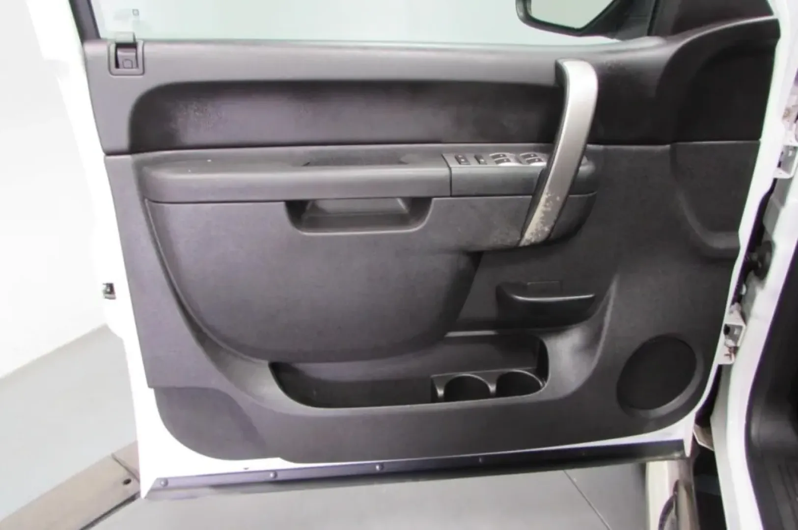 2011 /Dark Titanium Chevrolet Silverado 1500 LS (3GCPCREA0BG) with an Other engine, located at 12836 Highway 21, De Soto, MO, 63020, (636) 337-7777, 38.151867, -90.575615 - **Embrace the Open Road with the 2011 Chevrolet Silverado 1500 LS Your Ideal Adventure Companion!**<br /> <br /> If you're ready to enhance your lifestyle with a reliable truck that excels in both utility and comfort, look no further than this 2011 Chevrolet Silverado 1500 LS. Whether you're commut - Photo#12