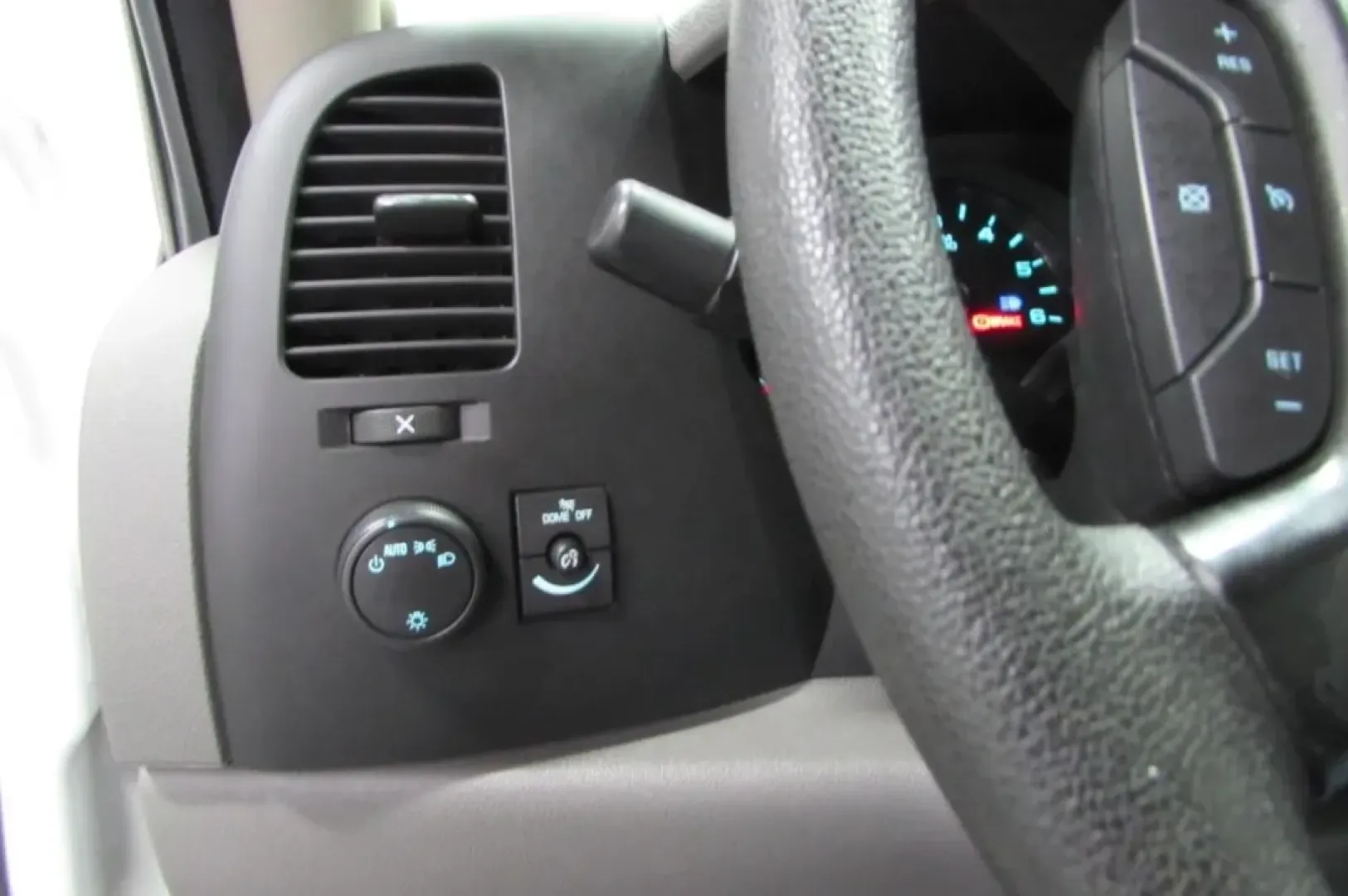 2011 /Dark Titanium Chevrolet Silverado 1500 LS (3GCPCREA0BG) with an Other engine, located at 12836 Highway 21, De Soto, MO, 63020, (636) 337-7777, 38.151867, -90.575615 - **Embrace the Open Road with the 2011 Chevrolet Silverado 1500 LS Your Ideal Adventure Companion!**<br /> <br /> If you're ready to enhance your lifestyle with a reliable truck that excels in both utility and comfort, look no further than this 2011 Chevrolet Silverado 1500 LS. Whether you're commut - Photo#14