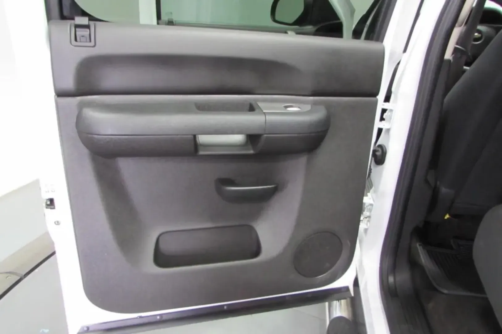 2011 /Dark Titanium Chevrolet Silverado 1500 LS (3GCPCREA0BG) with an Other engine, located at 12836 Highway 21, De Soto, MO, 63020, (636) 337-7777, 38.151867, -90.575615 - **Embrace the Open Road with the 2011 Chevrolet Silverado 1500 LS Your Ideal Adventure Companion!**<br /> <br /> If you're ready to enhance your lifestyle with a reliable truck that excels in both utility and comfort, look no further than this 2011 Chevrolet Silverado 1500 LS. Whether you're commut - Photo#23