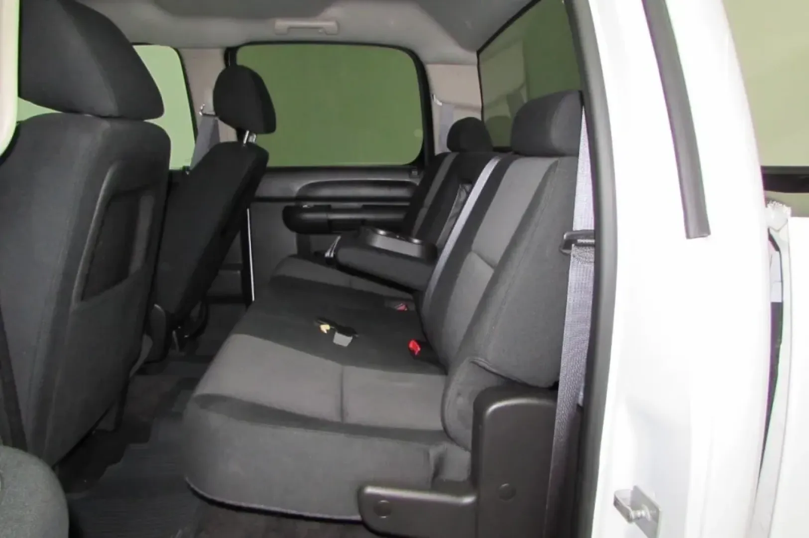 2011 /Dark Titanium Chevrolet Silverado 1500 LS (3GCPCREA0BG) with an Other engine, located at 12836 Highway 21, De Soto, MO, 63020, (636) 337-7777, 38.151867, -90.575615 - **Embrace the Open Road with the 2011 Chevrolet Silverado 1500 LS Your Ideal Adventure Companion!**<br /> <br /> If you're ready to enhance your lifestyle with a reliable truck that excels in both utility and comfort, look no further than this 2011 Chevrolet Silverado 1500 LS. Whether you're commut - Photo#24