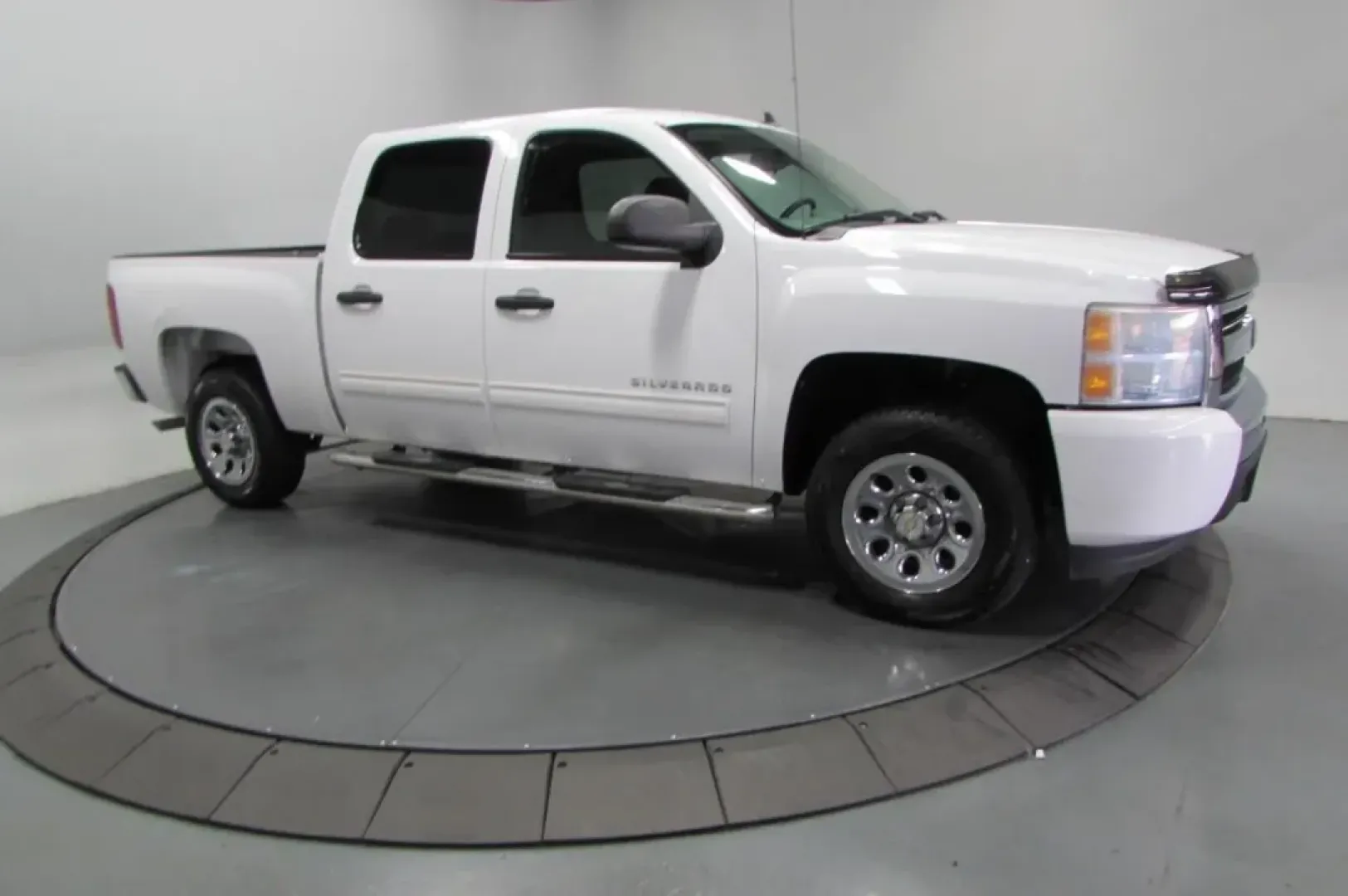 2011 /Dark Titanium Chevrolet Silverado 1500 LS (3GCPCREA0BG) with an Other engine, located at 12836 Highway 21, De Soto, MO, 63020, (636) 337-7777, 38.151867, -90.575615 - **Embrace the Open Road with the 2011 Chevrolet Silverado 1500 LS Your Ideal Adventure Companion!**<br /> <br /> If you're ready to enhance your lifestyle with a reliable truck that excels in both utility and comfort, look no further than this 2011 Chevrolet Silverado 1500 LS. Whether you're commut - Photo#3