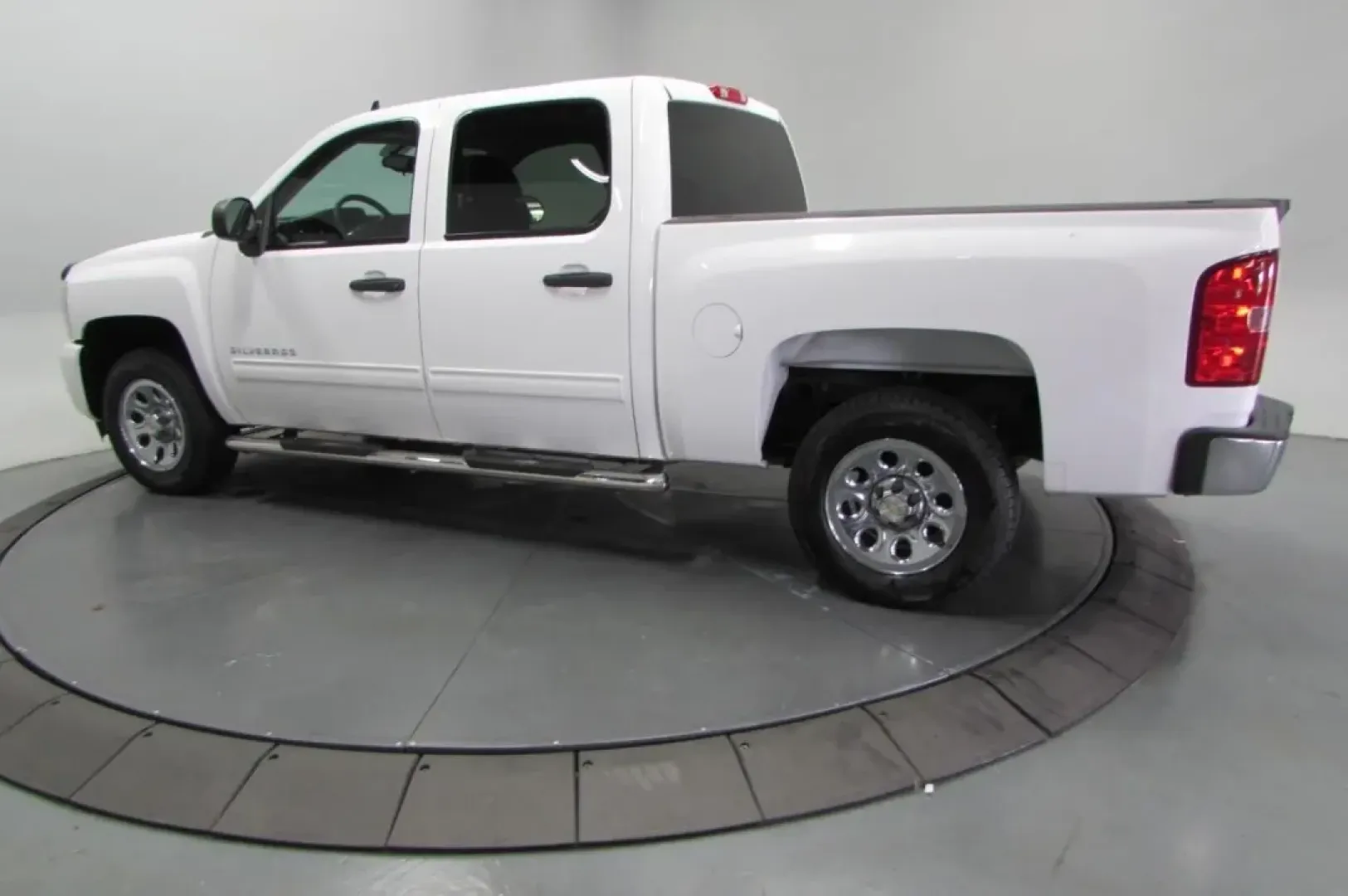 2011 /Dark Titanium Chevrolet Silverado 1500 LS (3GCPCREA0BG) with an Other engine, located at 12836 Highway 21, De Soto, MO, 63020, (636) 337-7777, 38.151867, -90.575615 - **Embrace the Open Road with the 2011 Chevrolet Silverado 1500 LS Your Ideal Adventure Companion!**<br /> <br /> If you're ready to enhance your lifestyle with a reliable truck that excels in both utility and comfort, look no further than this 2011 Chevrolet Silverado 1500 LS. Whether you're commut - Photo#4