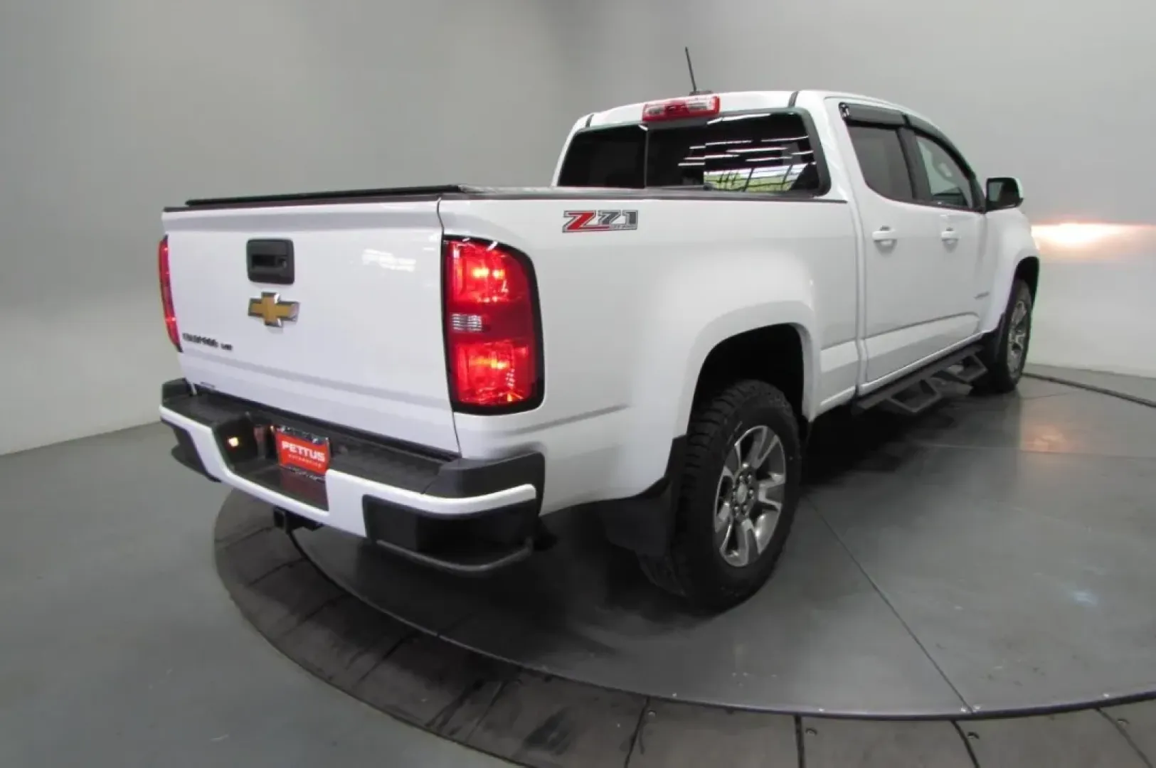 2018 /Black Chevrolet Colorado Z71 (1GCGTDEN4J1) with an Other engine, located at 12836 Highway 21, De Soto, MO, 63020, (636) 337-7777, 38.151867, -90.575615 - Are you ready to elevate your weekend adventures and tackle those tough jobs with ease? Look no further than this rugged 2018 Chevrolet Colorado 4WD Z71 Crew Cab, available now at Pettus Ford De Soto. With its robust capabilities and refined comfort, this truck is perfect for those who crave adventu - Photo#7