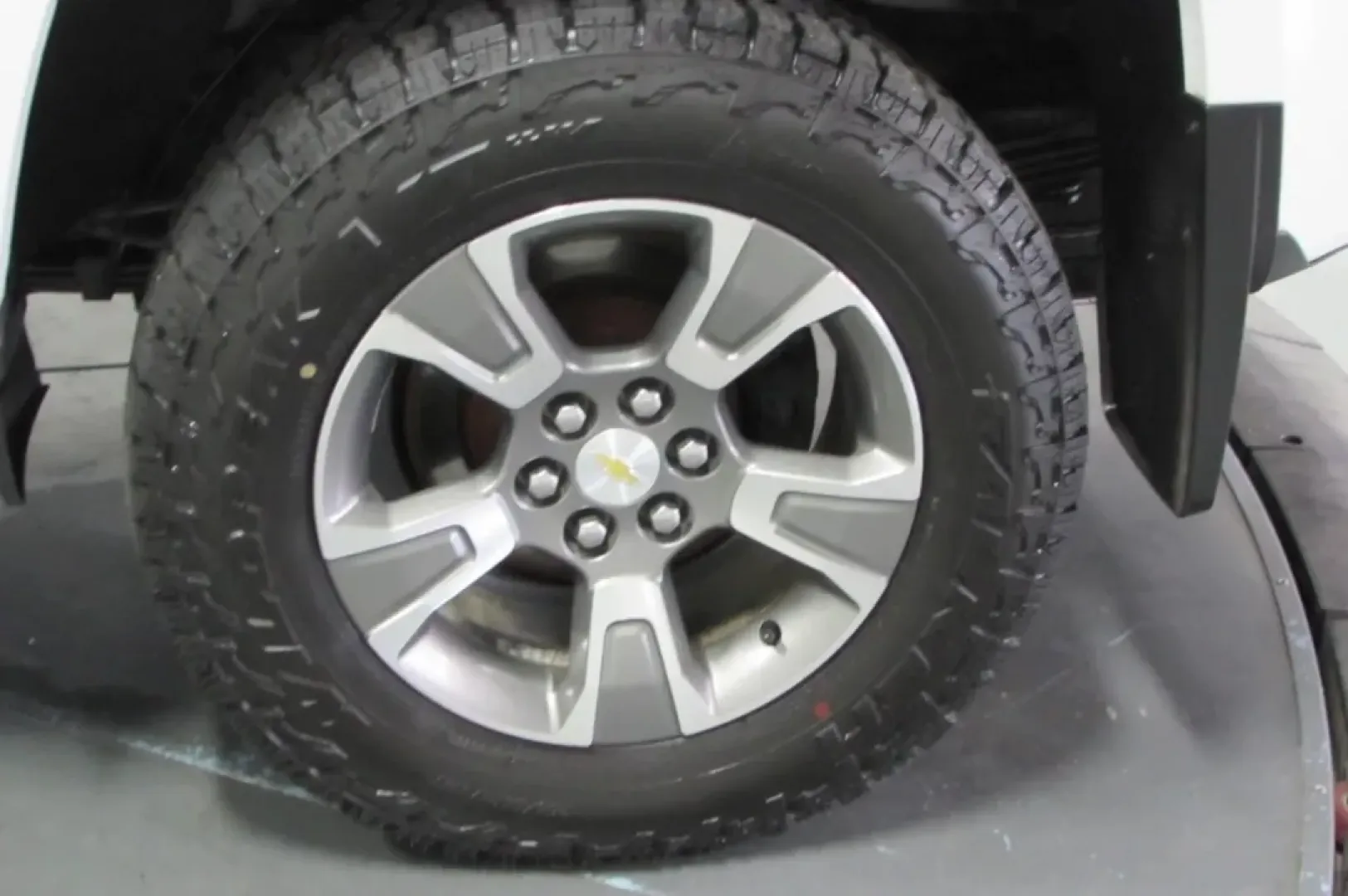 2018 /Black Chevrolet Colorado Z71 (1GCGTDEN4J1) with an Other engine, located at 12836 Highway 21, De Soto, MO, 63020, (636) 337-7777, 38.151867, -90.575615 - Are you ready to elevate your weekend adventures and tackle those tough jobs with ease? Look no further than this rugged 2018 Chevrolet Colorado 4WD Z71 Crew Cab, available now at Pettus Ford De Soto. With its robust capabilities and refined comfort, this truck is perfect for those who crave adventu - Photo#9