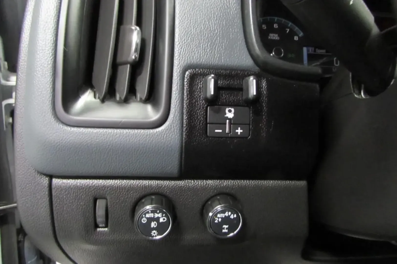 2018 /Black Chevrolet Colorado Z71 (1GCGTDEN4J1) with an Other engine, located at 12836 Highway 21, De Soto, MO, 63020, (636) 337-7777, 38.151867, -90.575615 - Are you ready to elevate your weekend adventures and tackle those tough jobs with ease? Look no further than this rugged 2018 Chevrolet Colorado 4WD Z71 Crew Cab, available now at Pettus Ford De Soto. With its robust capabilities and refined comfort, this truck is perfect for those who crave adventu - Photo#15