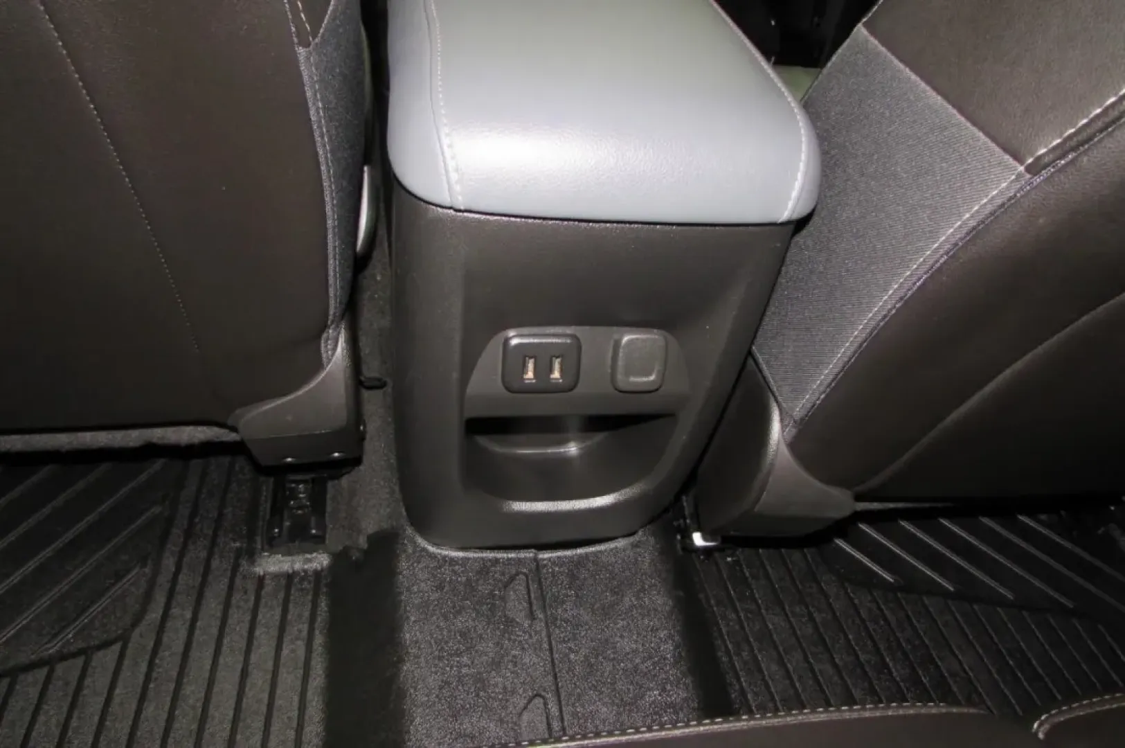 2018 /Black Chevrolet Colorado Z71 (1GCGTDEN4J1) with an Other engine, located at 12836 Highway 21, De Soto, MO, 63020, (636) 337-7777, 38.151867, -90.575615 - Are you ready to elevate your weekend adventures and tackle those tough jobs with ease? Look no further than this rugged 2018 Chevrolet Colorado 4WD Z71 Crew Cab, available now at Pettus Ford De Soto. With its robust capabilities and refined comfort, this truck is perfect for those who crave adventu - Photo#27