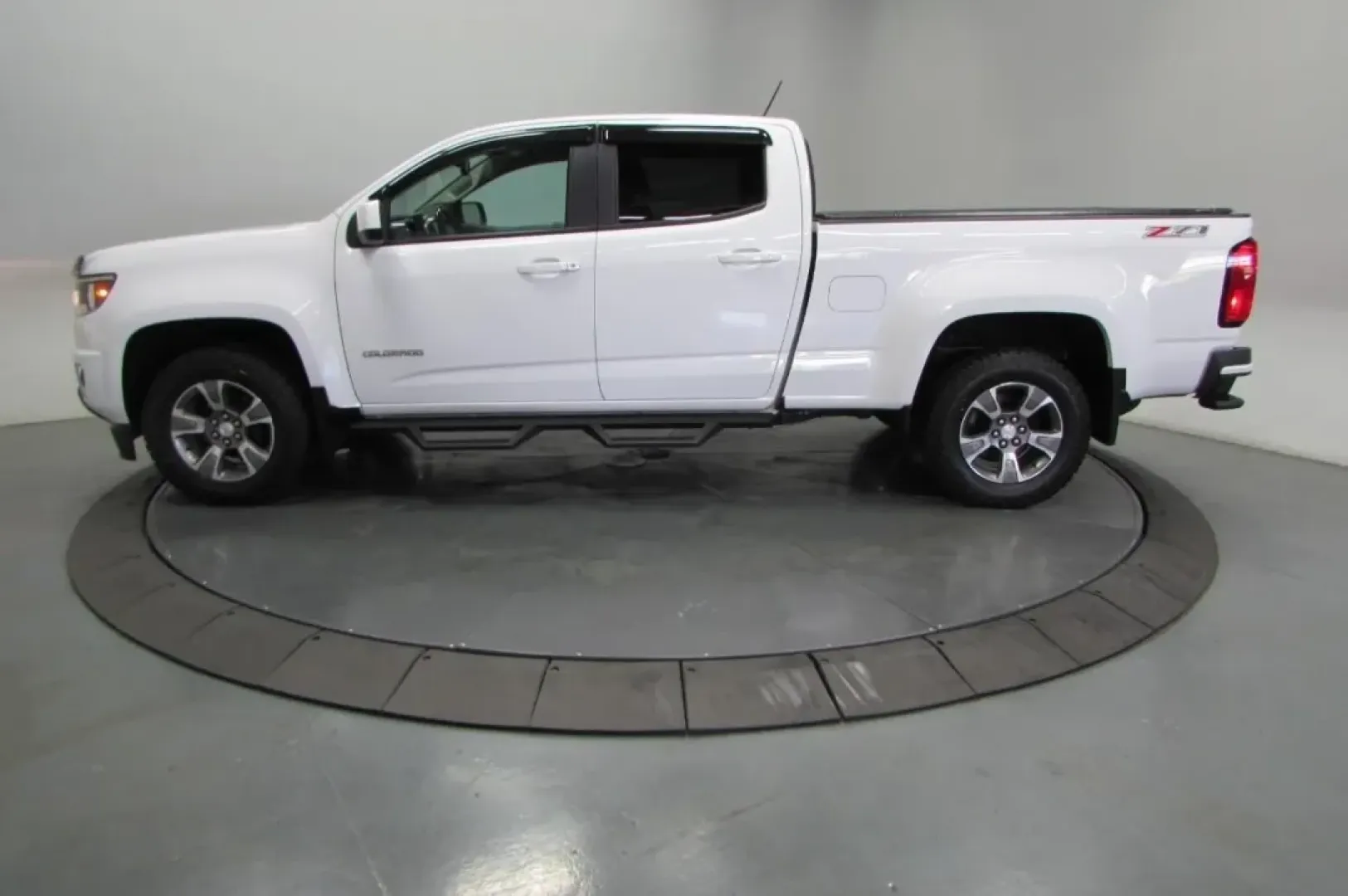 2018 /Black Chevrolet Colorado Z71 (1GCGTDEN4J1) with an Other engine, located at 12836 Highway 21, De Soto, MO, 63020, (636) 337-7777, 38.151867, -90.575615 - Are you ready to elevate your weekend adventures and tackle those tough jobs with ease? Look no further than this rugged 2018 Chevrolet Colorado 4WD Z71 Crew Cab, available now at Pettus Ford De Soto. With its robust capabilities and refined comfort, this truck is perfect for those who crave adventu - Photo#4