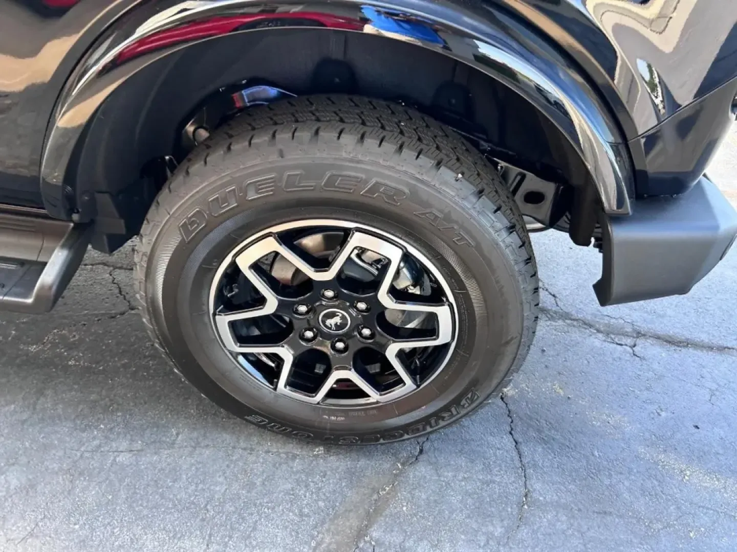 2025 /Black Onyx Leather Ford Bronco Outer Banks (1FMEE8BP7SL) with an 2.7L V6 engine, Automatic transmission, located at 141 Commercial Dr, Fredericktown, MO, 63645, (573) 783-6432, 37.570087, -90.320648 - Explore the great outdoors or tackle your daily commute with style and ease in this stunning **2025 Ford Bronco Outer Banks**. Perfect for weekend excursions or just navigating through the hustle and bustle of Fredericktown, MO, this SUV represents the ideal blend of rugged capability and modern com - Photo#5