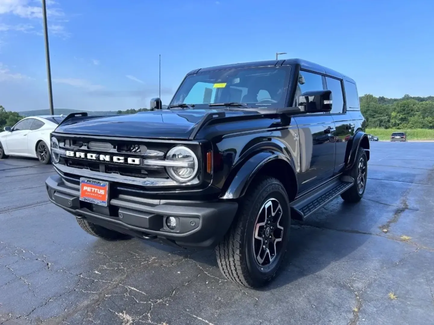 2025 /Black Onyx Leather Ford Bronco Outer Banks (1FMEE8BP7SL) with an 2.7L V6 engine, Automatic transmission, located at 141 Commercial Dr, Fredericktown, MO, 63645, (573) 783-6432, 37.570087, -90.320648 - Explore the great outdoors or tackle your daily commute with style and ease in this stunning **2025 Ford Bronco Outer Banks**. Perfect for weekend excursions or just navigating through the hustle and bustle of Fredericktown, MO, this SUV represents the ideal blend of rugged capability and modern com - Photo#6