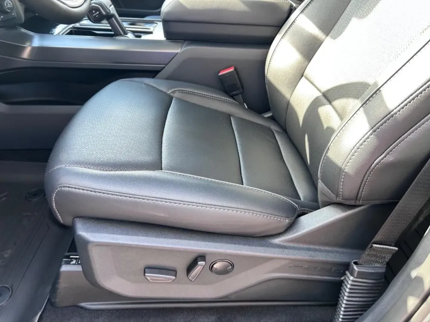 2025 /Black Leather Ford F-150 Lariat (1FTFW5L5XSF) with an 5.0L V8 engine, located at 141 Commercial Dr, Fredericktown, MO, 63645, (573) 783-6432, 37.570087, -90.320648 - ### Conquer the Open Road with the 2025 Ford F-150 LARIAT at Pettus Ford Fredericktown!<br /> <br /> Are you ready to elevate your driving experience? Whether you're tackling a worksite, embarking on a weekend adventure, or simply navigating the daily grind, the 2025 Ford F-150 LARIAT is designed fo - Photo#19
