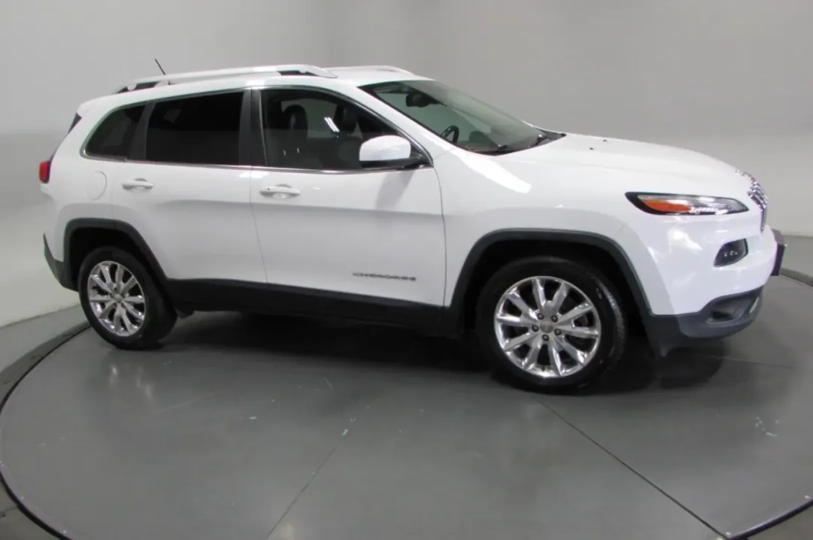 2015 /Black Jeep Cherokee Limited (1C4PJLDB6FW) with an Other engine, Automatic transmission, located at 12830 Highway 21, De Soto, MO, 63020, (636) 337-7777, 38.153099, -90.573624 - Are you ready to elevate your adventures? The 2015 Jeep Cherokee Limited is here to transform your everyday driving into something remarkable. Whether you're navigating the bustling streets of De Soto or planning a weekend getaway to explore the beautiful Ozarks, this stylish and versatile crossover - Photo#3