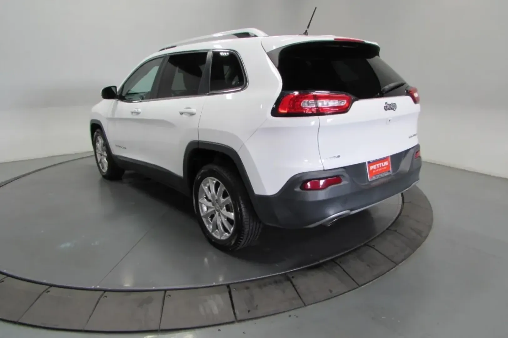 2015 /Black Jeep Cherokee Limited (1C4PJLDB6FW) with an Other engine, Automatic transmission, located at 12830 Highway 21, De Soto, MO, 63020, (636) 337-7777, 38.153099, -90.573624 - Are you ready to elevate your adventures? The 2015 Jeep Cherokee Limited is here to transform your everyday driving into something remarkable. Whether you're navigating the bustling streets of De Soto or planning a weekend getaway to explore the beautiful Ozarks, this stylish and versatile crossover - Photo#5