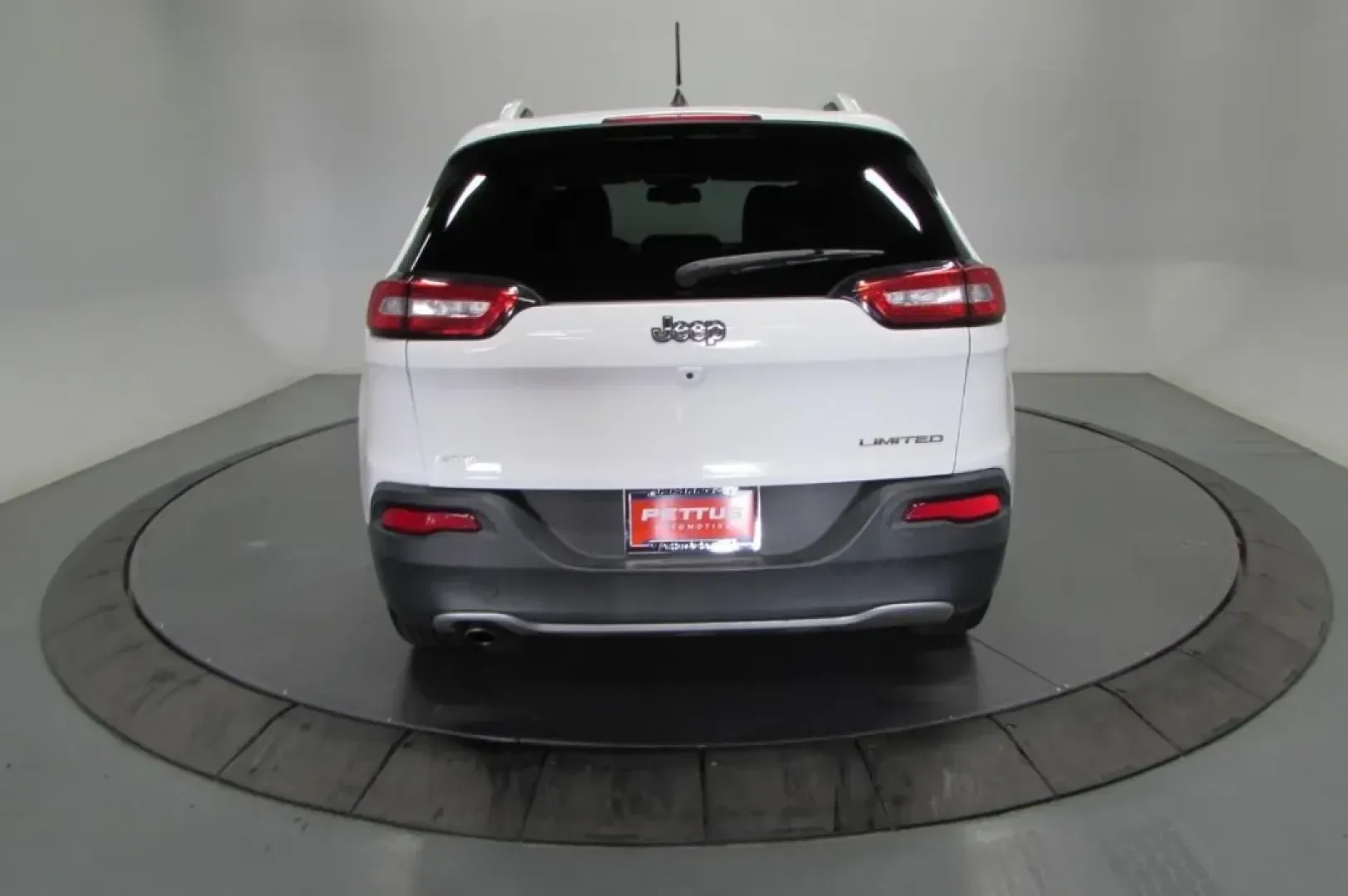 2015 /Black Jeep Cherokee Limited (1C4PJLDB6FW) with an Other engine, Automatic transmission, located at 12830 Highway 21, De Soto, MO, 63020, (636) 337-7777, 38.153099, -90.573624 - Are you ready to elevate your adventures? The 2015 Jeep Cherokee Limited is here to transform your everyday driving into something remarkable. Whether you're navigating the bustling streets of De Soto or planning a weekend getaway to explore the beautiful Ozarks, this stylish and versatile crossover - Photo#6