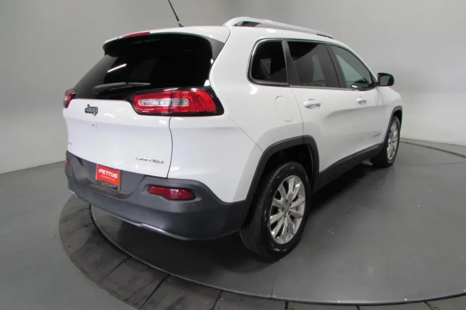 2015 /Black Jeep Cherokee Limited (1C4PJLDB6FW) with an Other engine, Automatic transmission, located at 12830 Highway 21, De Soto, MO, 63020, (636) 337-7777, 38.153099, -90.573624 - Are you ready to elevate your adventures? The 2015 Jeep Cherokee Limited is here to transform your everyday driving into something remarkable. Whether you're navigating the bustling streets of De Soto or planning a weekend getaway to explore the beautiful Ozarks, this stylish and versatile crossover - Photo#7