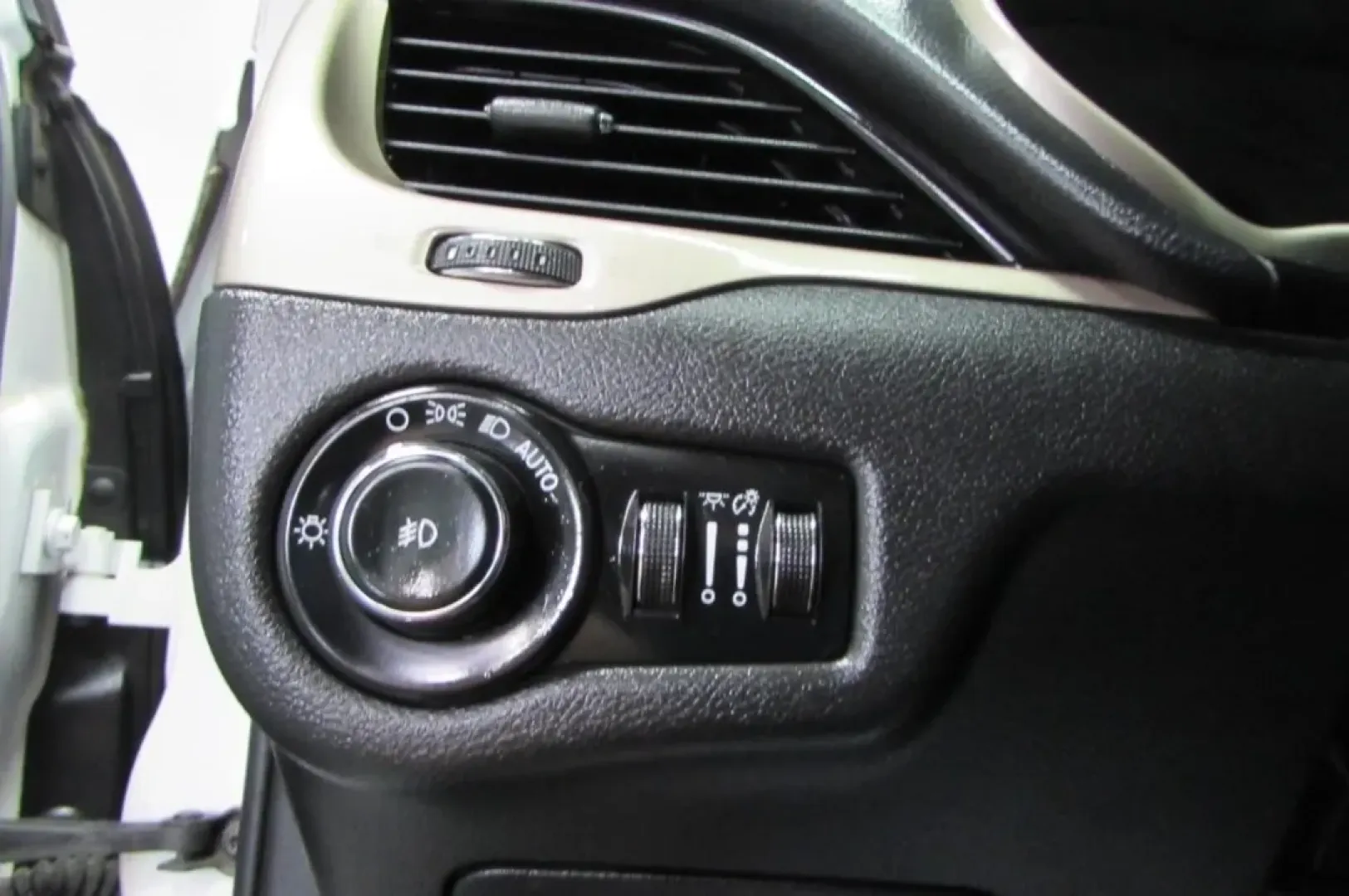 2015 /Black Jeep Cherokee Limited (1C4PJLDB6FW) with an Other engine, Automatic transmission, located at 12830 Highway 21, De Soto, MO, 63020, (636) 337-7777, 38.153099, -90.573624 - Are you ready to elevate your adventures? The 2015 Jeep Cherokee Limited is here to transform your everyday driving into something remarkable. Whether you're navigating the bustling streets of De Soto or planning a weekend getaway to explore the beautiful Ozarks, this stylish and versatile crossover - Photo#11