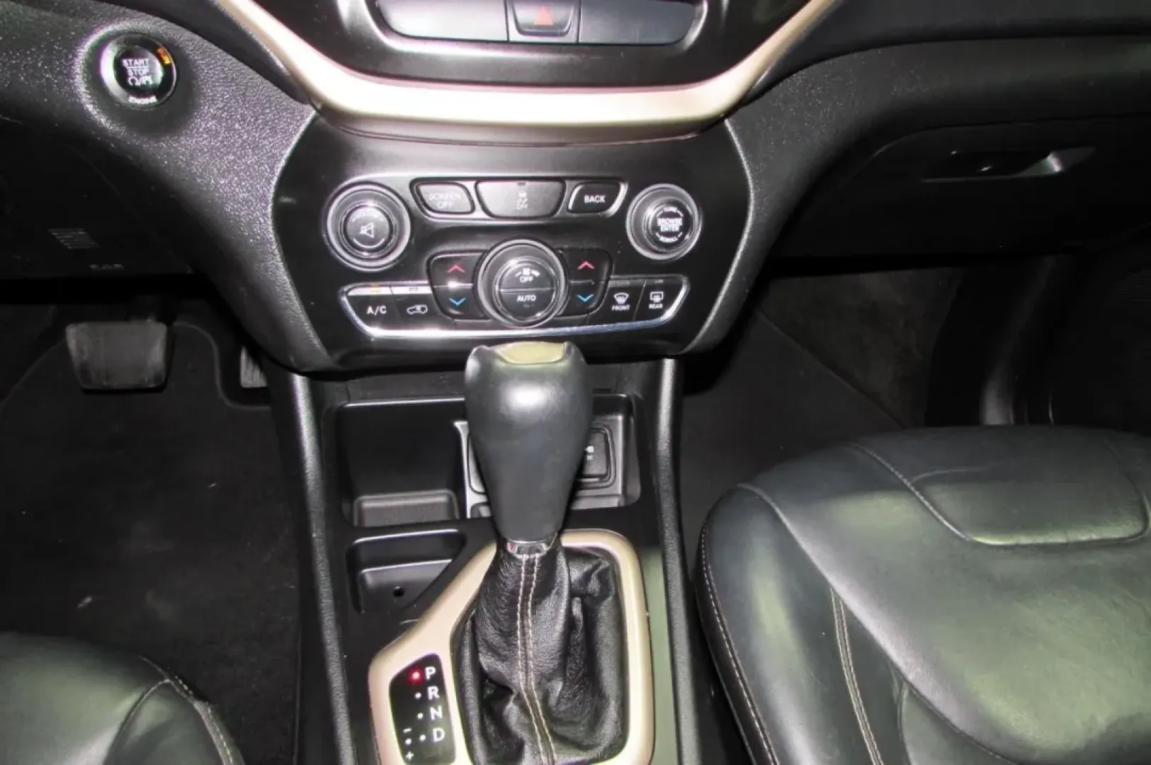 2015 /Black Jeep Cherokee Limited (1C4PJLDB6FW) with an Other engine, Automatic transmission, located at 12830 Highway 21, De Soto, MO, 63020, (636) 337-7777, 38.153099, -90.573624 - Are you ready to elevate your adventures? The 2015 Jeep Cherokee Limited is here to transform your everyday driving into something remarkable. Whether you're navigating the bustling streets of De Soto or planning a weekend getaway to explore the beautiful Ozarks, this stylish and versatile crossover - Photo#19