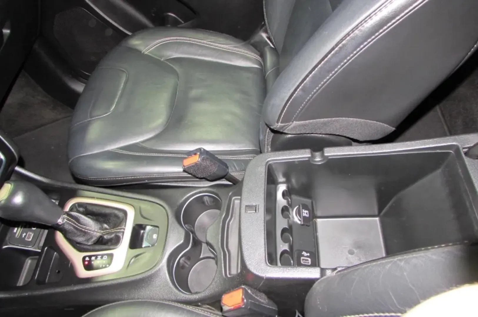 2015 /Black Jeep Cherokee Limited (1C4PJLDB6FW) with an Other engine, Automatic transmission, located at 12830 Highway 21, De Soto, MO, 63020, (636) 337-7777, 38.153099, -90.573624 - Are you ready to elevate your adventures? The 2015 Jeep Cherokee Limited is here to transform your everyday driving into something remarkable. Whether you're navigating the bustling streets of De Soto or planning a weekend getaway to explore the beautiful Ozarks, this stylish and versatile crossover - Photo#20