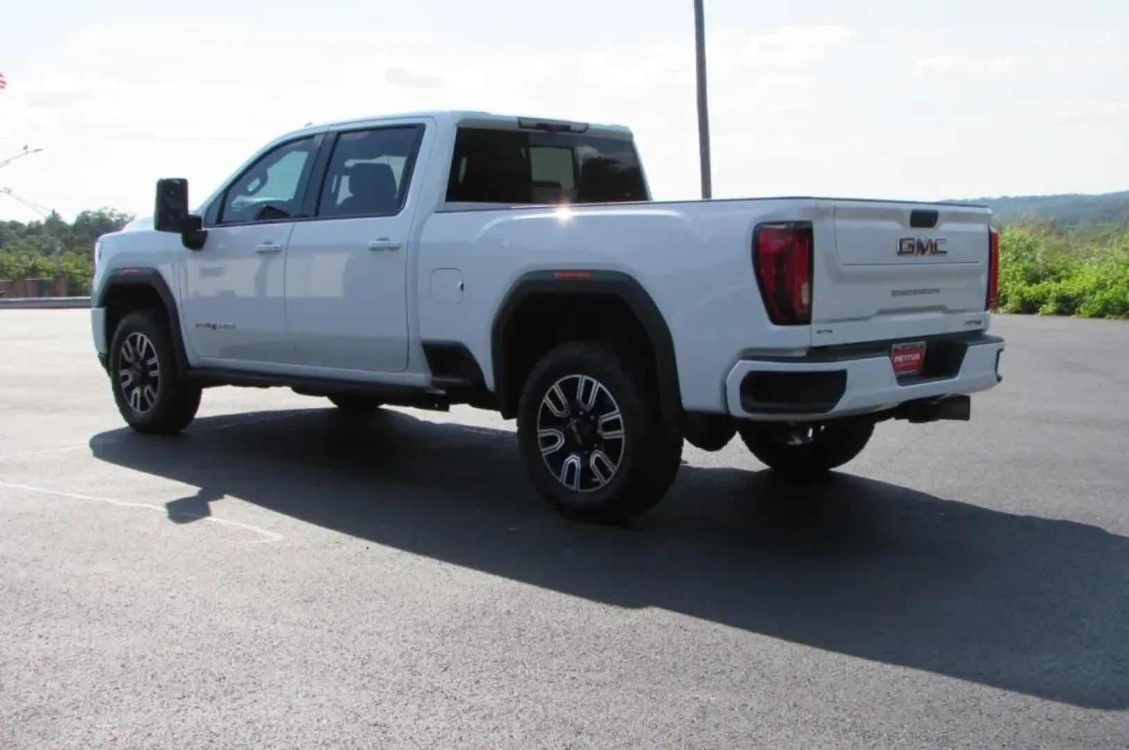 2022 /Jet Black With Kalahari Accents GMC Sierra 2500HD AT4 (1GT49PEY8NF) with an Other engine, located at 12830 Highway 21, De Soto, MO, 63020, (636) 337-7777, 38.153099, -90.573624 - Are you ready to elevate your adventures and tackle any terrain with the power and reliability of a truck? Look no further than this exceptional 2022 GMC Sierra 2500HD, now available at Pettus CDJR DeSoto. Whether you're hauling heavy loads for your business or taking the family on a weekend getaway - Photo#4