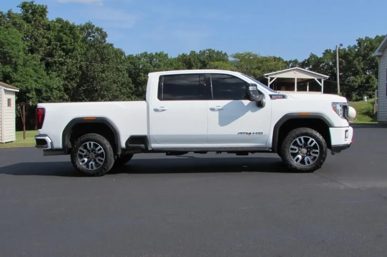2022 /Jet Black With Kalahari Accents GMC Sierra 2500HD AT4 (1GT49PEY8NF) with an Other engine, located at 12830 Highway 21, De Soto, MO, 63020, (636) 337-7777, 38.153099, -90.573624 - Are you ready to elevate your adventures and tackle any terrain with the power and reliability of a truck? Look no further than this exceptional 2022 GMC Sierra 2500HD, now available at Pettus CDJR DeSoto. Whether you're hauling heavy loads for your business or taking the family on a weekend getaway - Photo#7