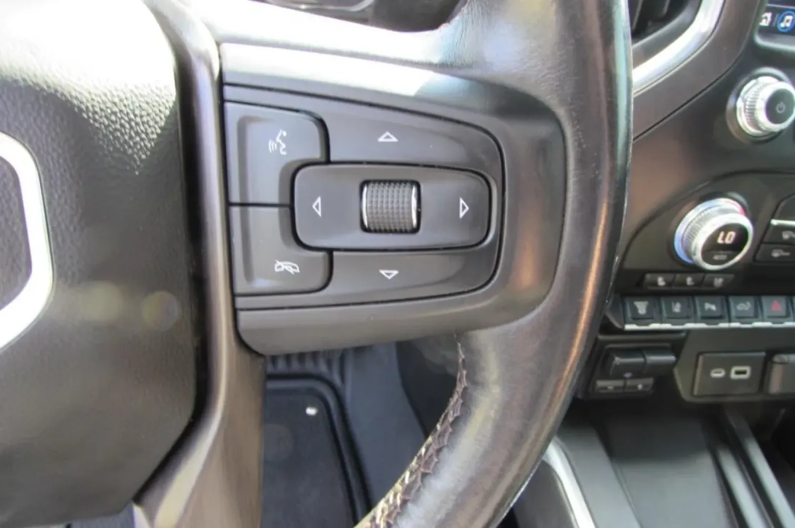 2022 /Jet Black With Kalahari Accents GMC Sierra 2500HD AT4 (1GT49PEY8NF) with an Other engine, located at 12830 Highway 21, De Soto, MO, 63020, (636) 337-7777, 38.153099, -90.573624 - Are you ready to elevate your adventures and tackle any terrain with the power and reliability of a truck? Look no further than this exceptional 2022 GMC Sierra 2500HD, now available at Pettus CDJR DeSoto. Whether you're hauling heavy loads for your business or taking the family on a weekend getaway - Photo#19