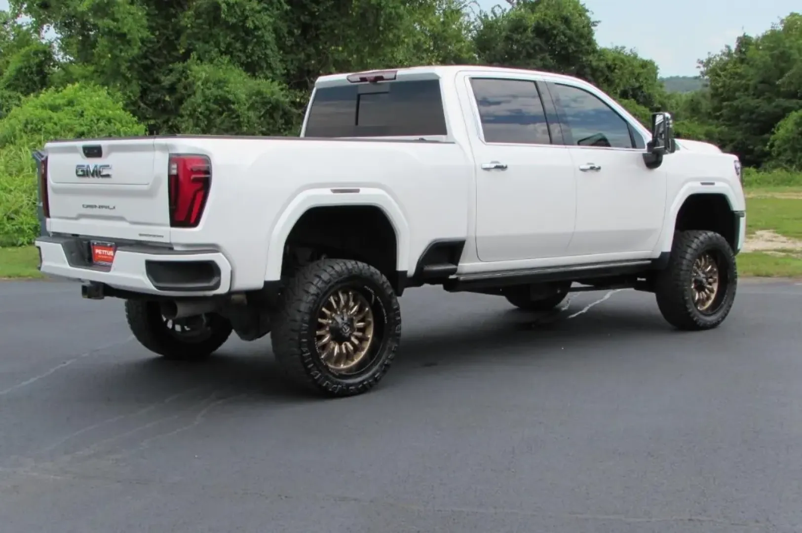 2024 /Alpine Umber GMC Sierra 2500HD Denali Ultimate (1GT49XEY2RF) with an Other engine, Automatic transmission, located at 12830 Highway 21, De Soto, MO, 63020, (636) 337-7777, 38.153099, -90.573624 - Are you a weekend warrior with a passion for adventure, or perhaps a hardworking professional in need of a reliable and rugged vehicle that can handle both work and play? Look no further than the stunning 2024 GMC Sierra 2500HD, now available at Pettus CDJR DeSoto, your trusted used car dealer locat - Photo#6