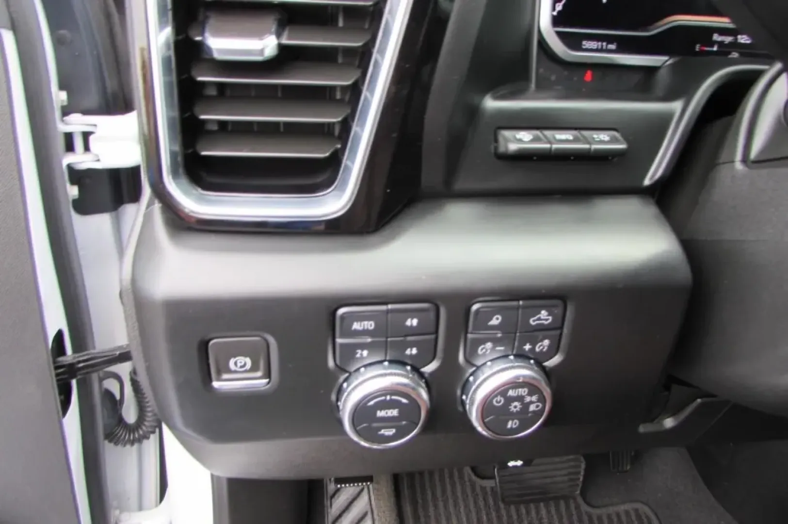 2024 /Alpine Umber GMC Sierra 2500HD Denali Ultimate (1GT49XEY2RF) with an Other engine, Automatic transmission, located at 12830 Highway 21, De Soto, MO, 63020, (636) 337-7777, 38.153099, -90.573624 - Are you a weekend warrior with a passion for adventure, or perhaps a hardworking professional in need of a reliable and rugged vehicle that can handle both work and play? Look no further than the stunning 2024 GMC Sierra 2500HD, now available at Pettus CDJR DeSoto, your trusted used car dealer locat - Photo#20
