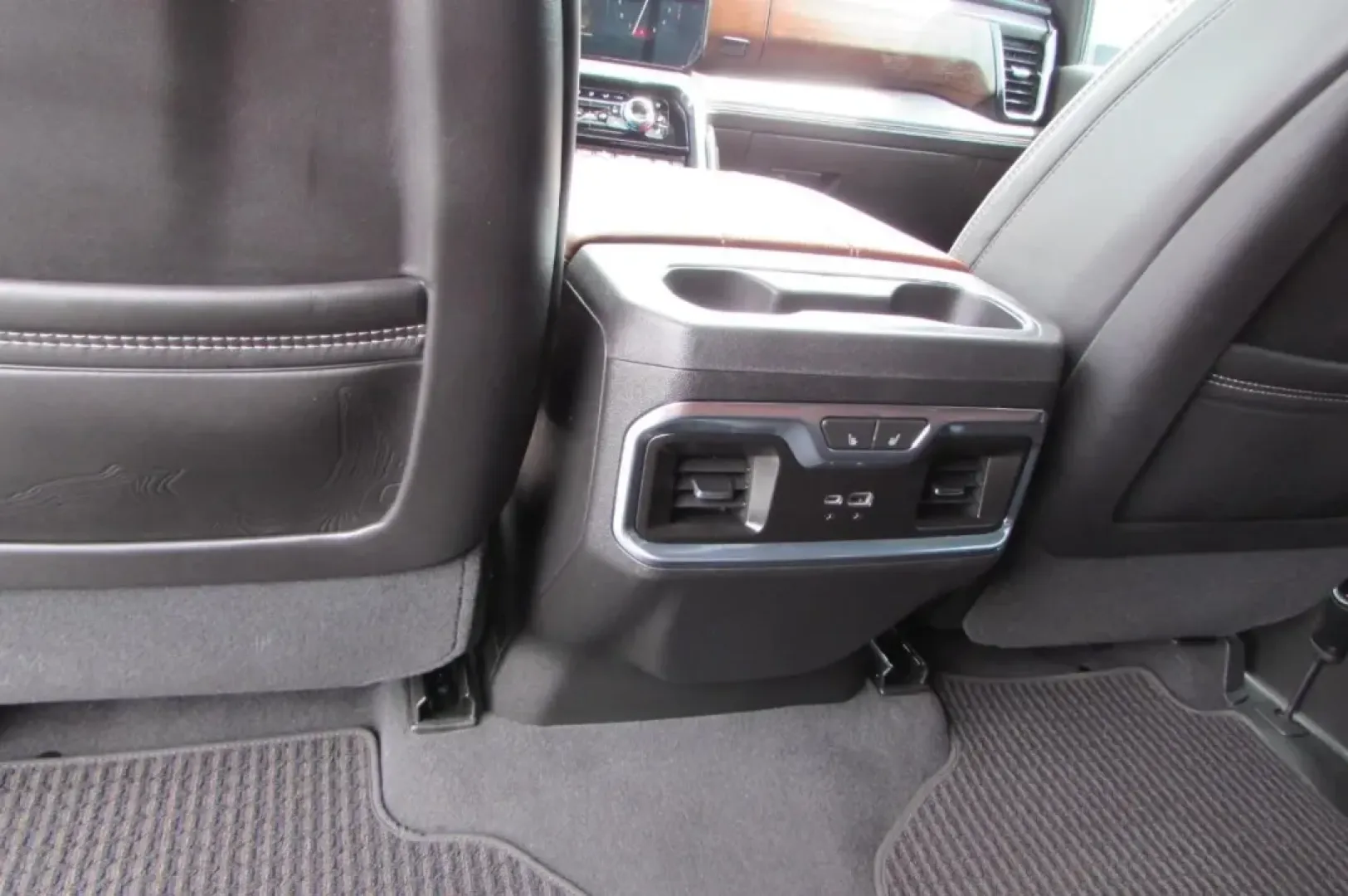 2024 /Alpine Umber GMC Sierra 2500HD Denali Ultimate (1GT49XEY2RF) with an Other engine, Automatic transmission, located at 12830 Highway 21, De Soto, MO, 63020, (636) 337-7777, 38.153099, -90.573624 - Are you a weekend warrior with a passion for adventure, or perhaps a hardworking professional in need of a reliable and rugged vehicle that can handle both work and play? Look no further than the stunning 2024 GMC Sierra 2500HD, now available at Pettus CDJR DeSoto, your trusted used car dealer locat - Photo#32