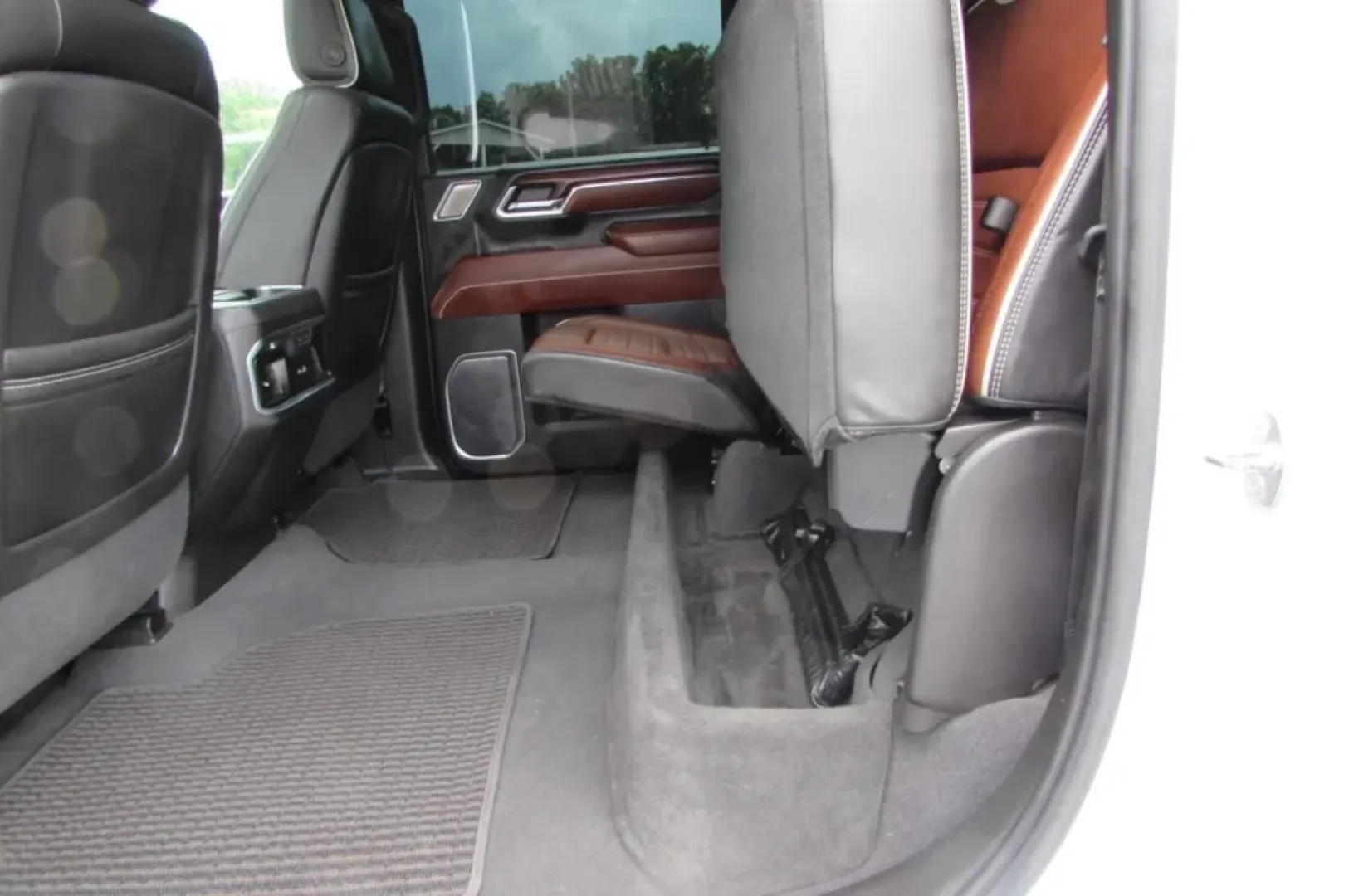 2024 /Alpine Umber GMC Sierra 2500HD Denali Ultimate (1GT49XEY2RF) with an Other engine, Automatic transmission, located at 12830 Highway 21, De Soto, MO, 63020, (636) 337-7777, 38.153099, -90.573624 - Are you a weekend warrior with a passion for adventure, or perhaps a hardworking professional in need of a reliable and rugged vehicle that can handle both work and play? Look no further than the stunning 2024 GMC Sierra 2500HD, now available at Pettus CDJR DeSoto, your trusted used car dealer locat - Photo#34